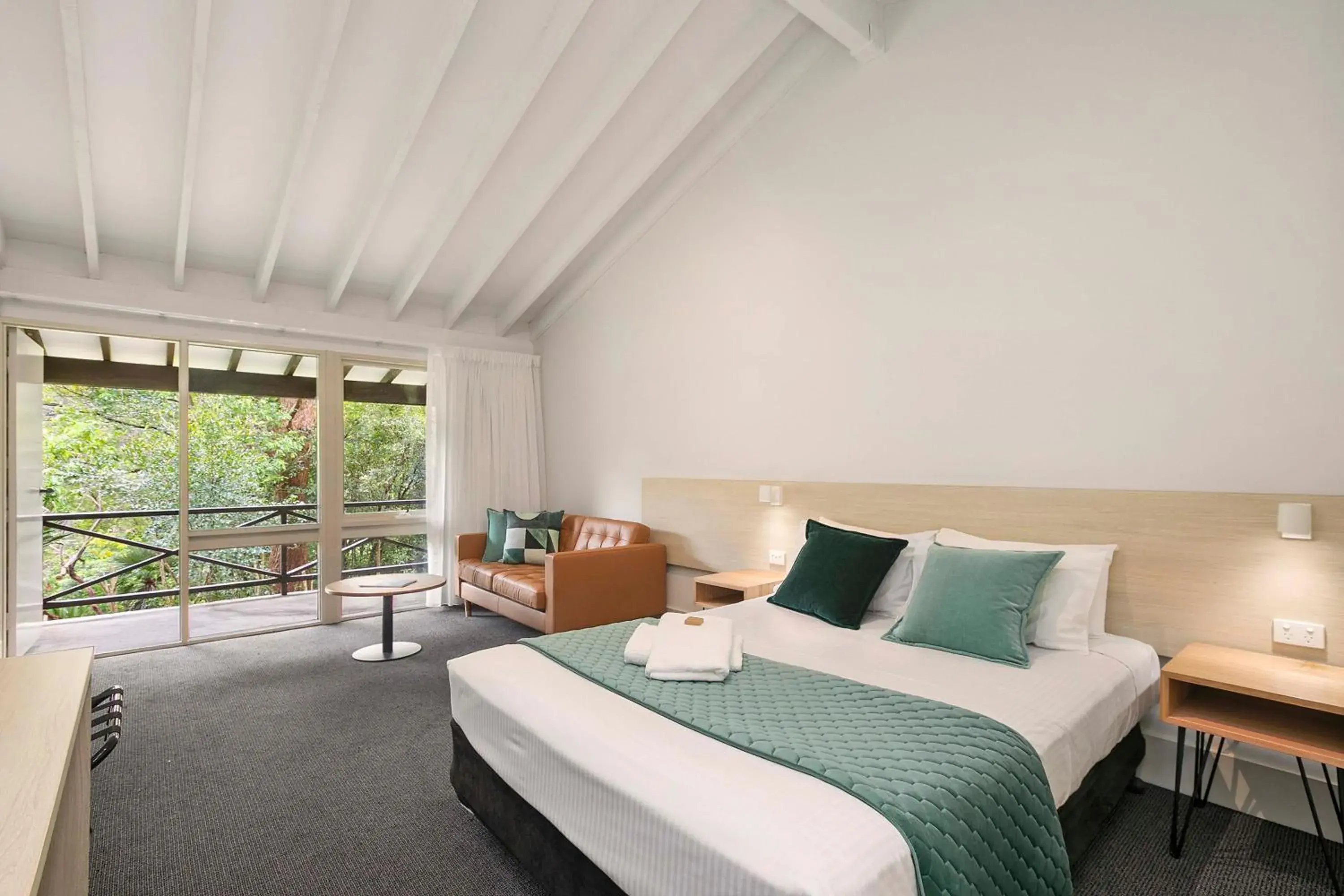 Balcony Room - Queen Bed in Avoca Beach Hotel Balcony Room - Queen Bed in Avoca Beach Hotel