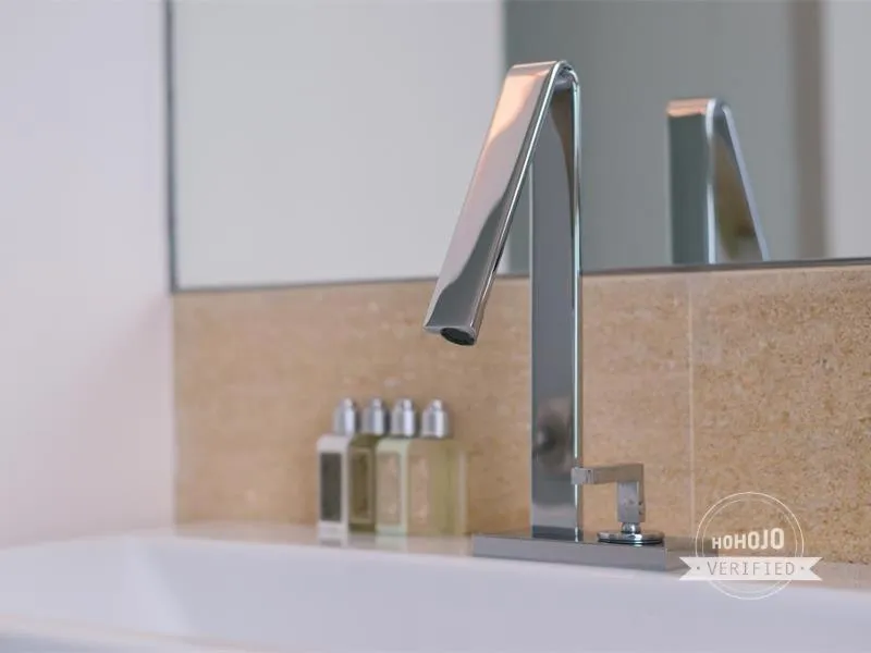 Bathroom in Stanley Oriental Hotel