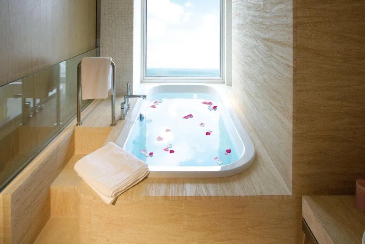 Bathroom in Stanley Oriental Hotel