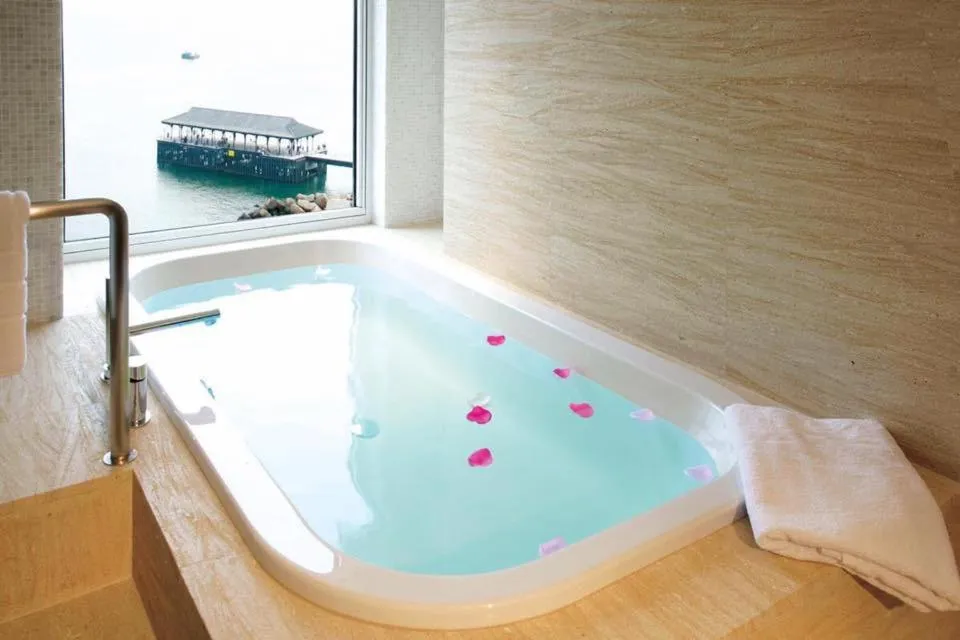 Bathroom in Stanley Oriental Hotel