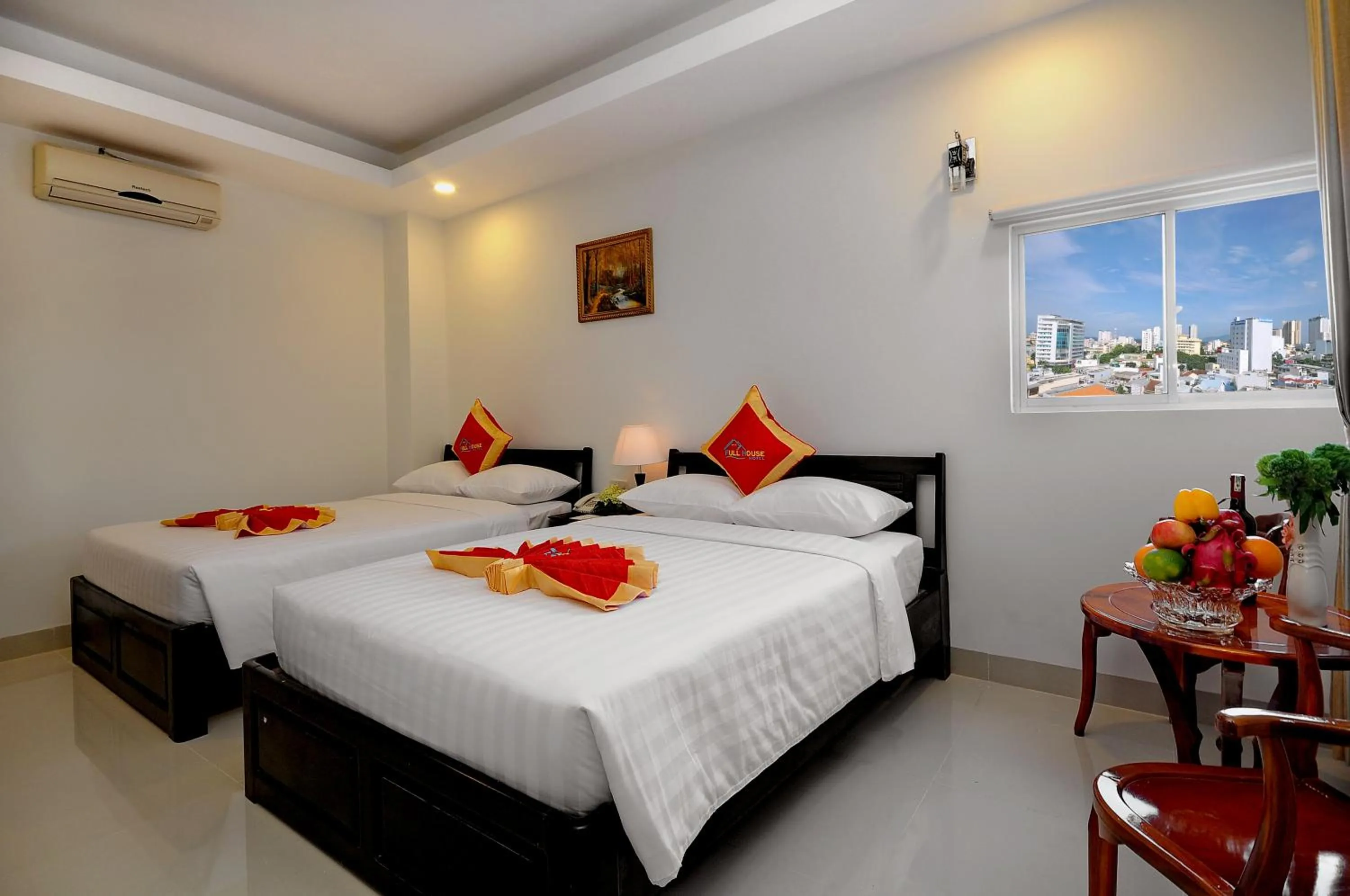 Bed in Full House Hotel