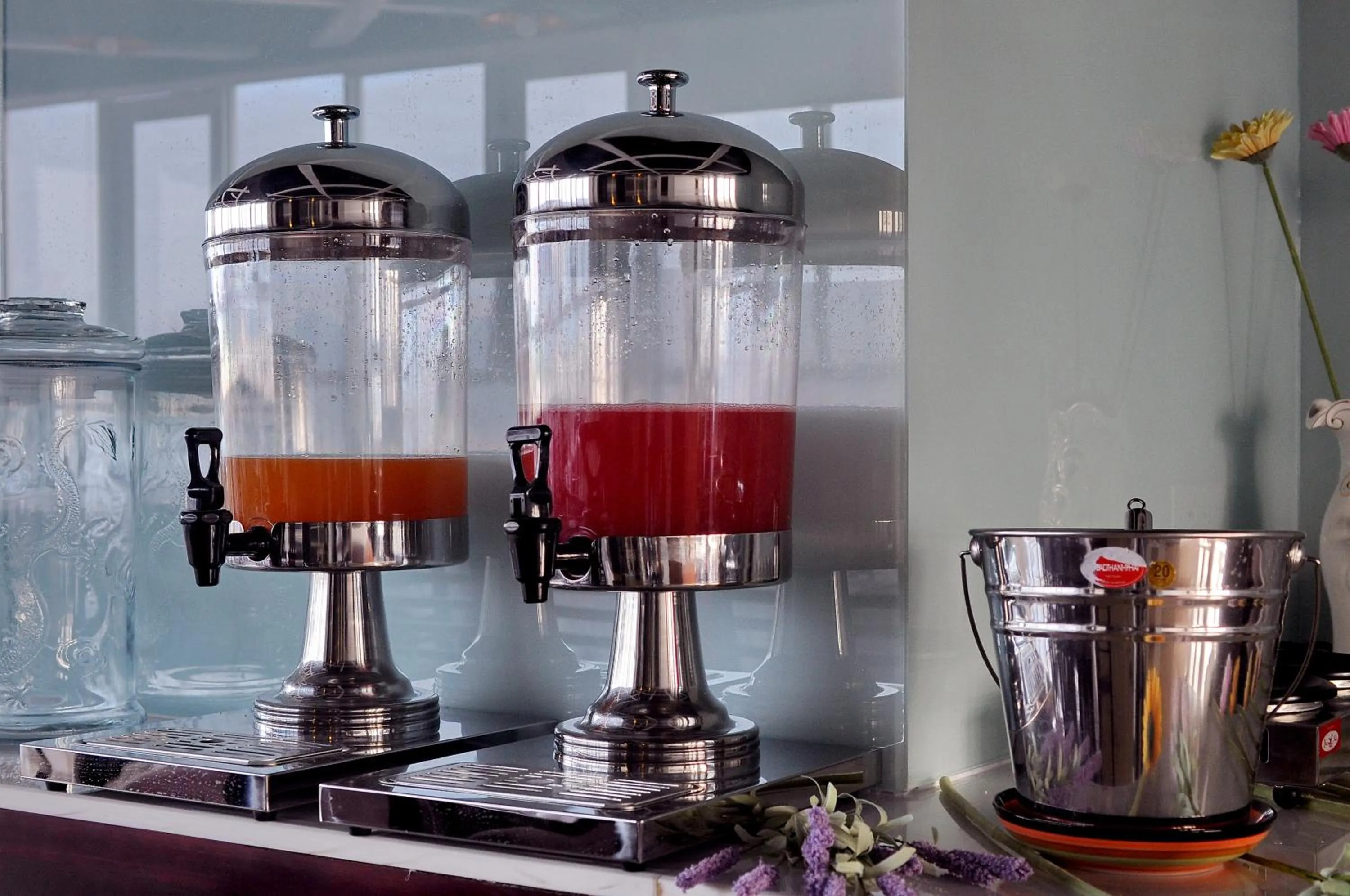 Lounge or bar in Full House Hotel