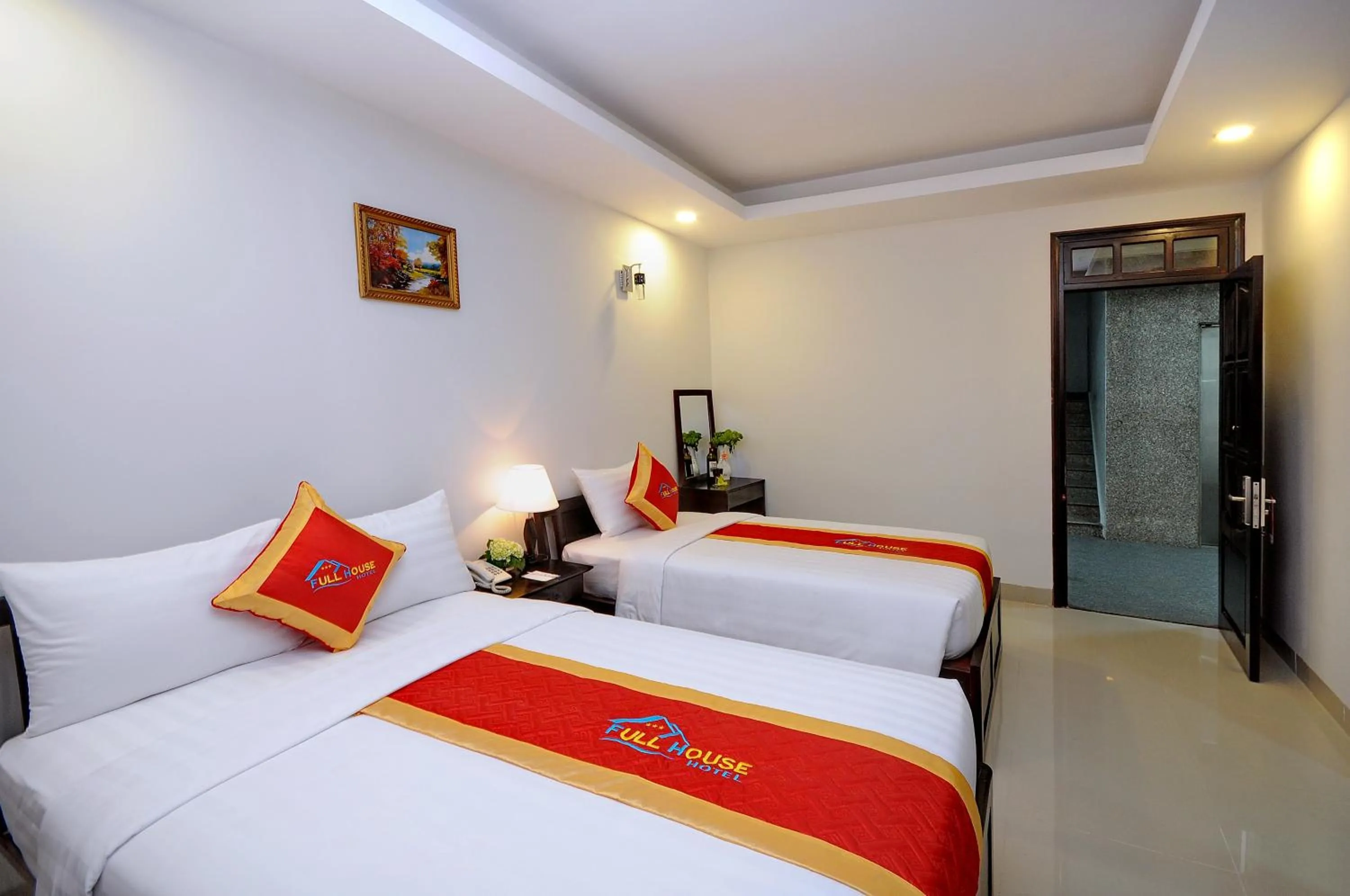 Bed in Full House Hotel