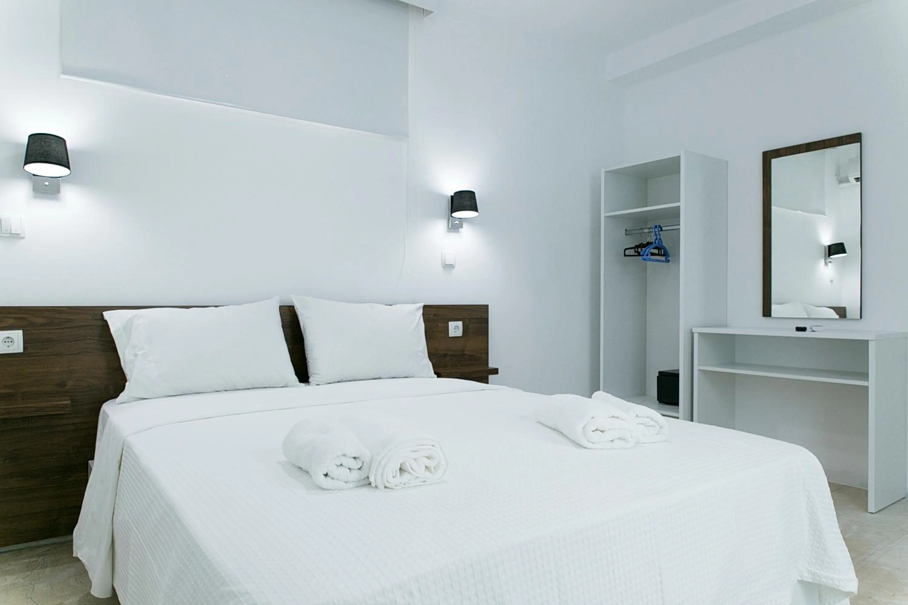 Bed in Kissamia - Self Check In Only - Next to Night Clubs