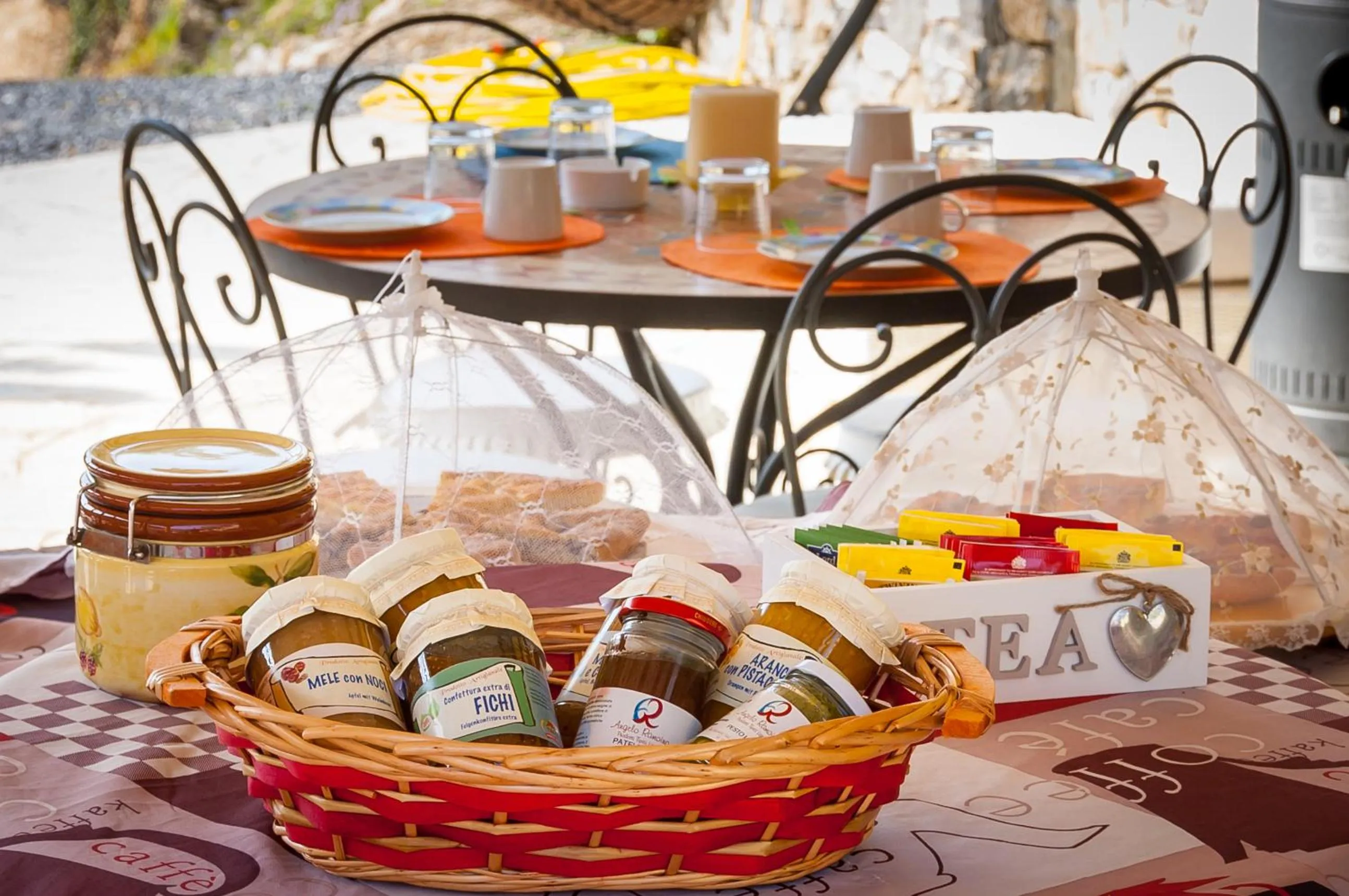 Breakfast in Appartamenti Antico Frantoio Doria