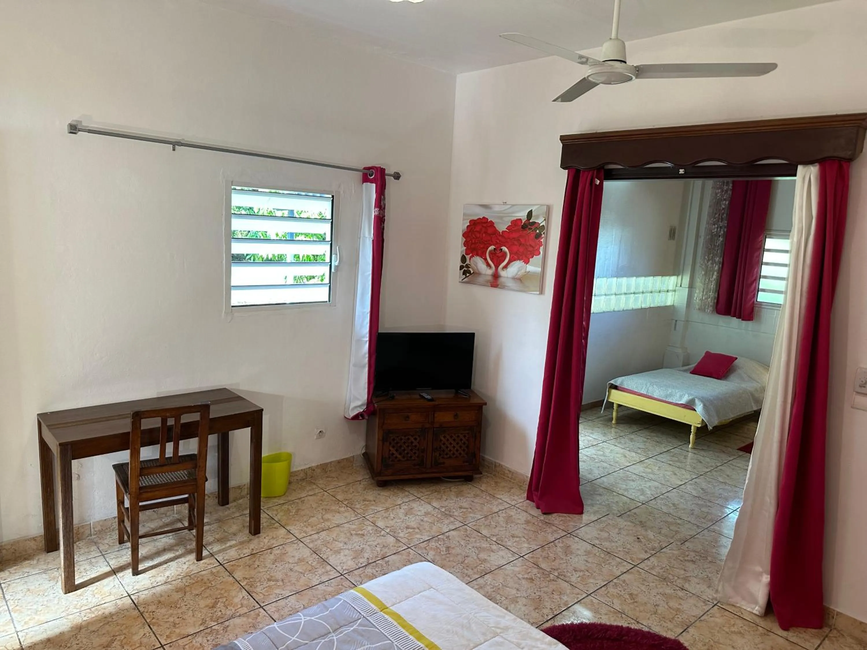 Photo of the whole room, Bed in Zoiseaux Pays