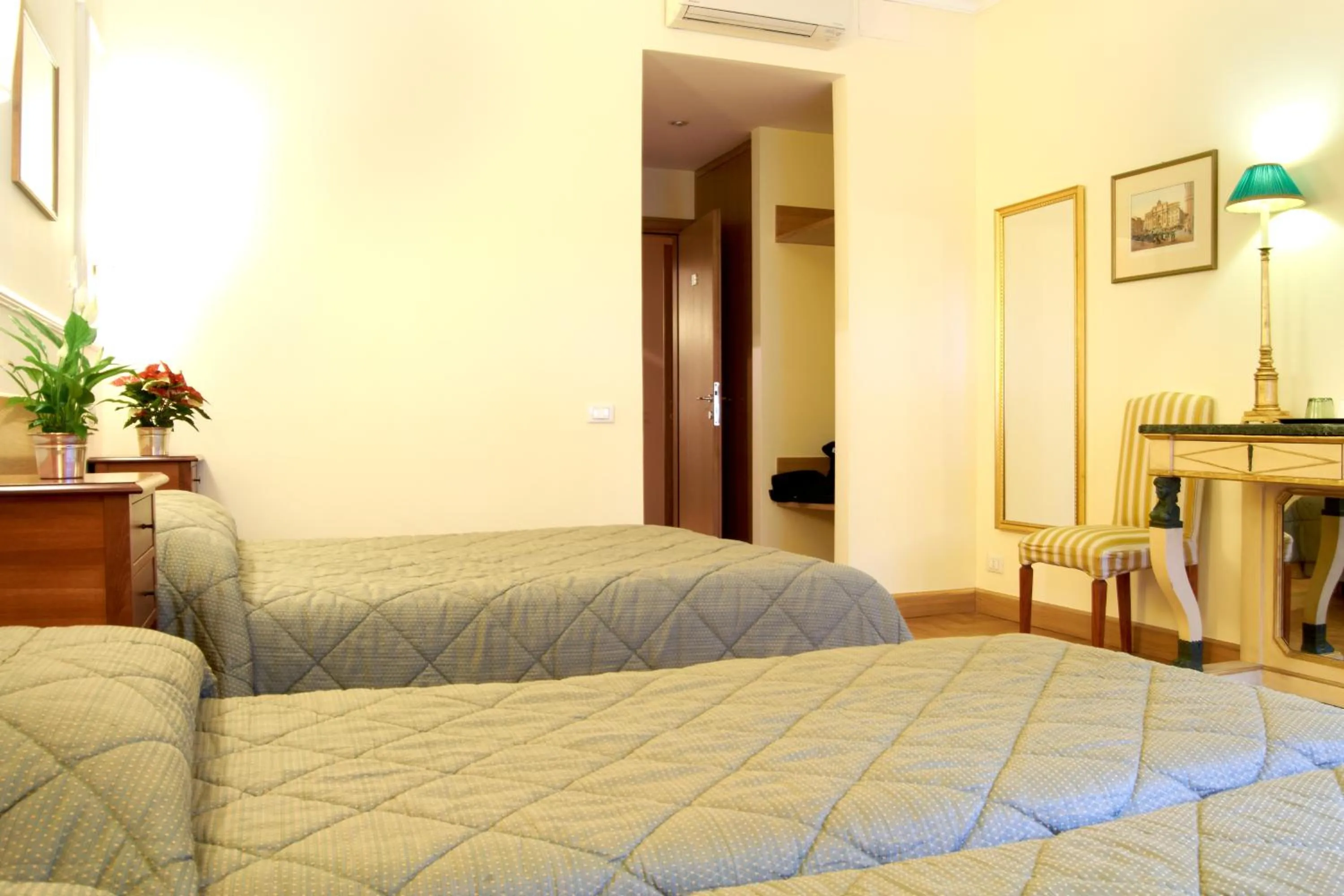 Photo of the whole room, Bed in Domus Cavour Guest house