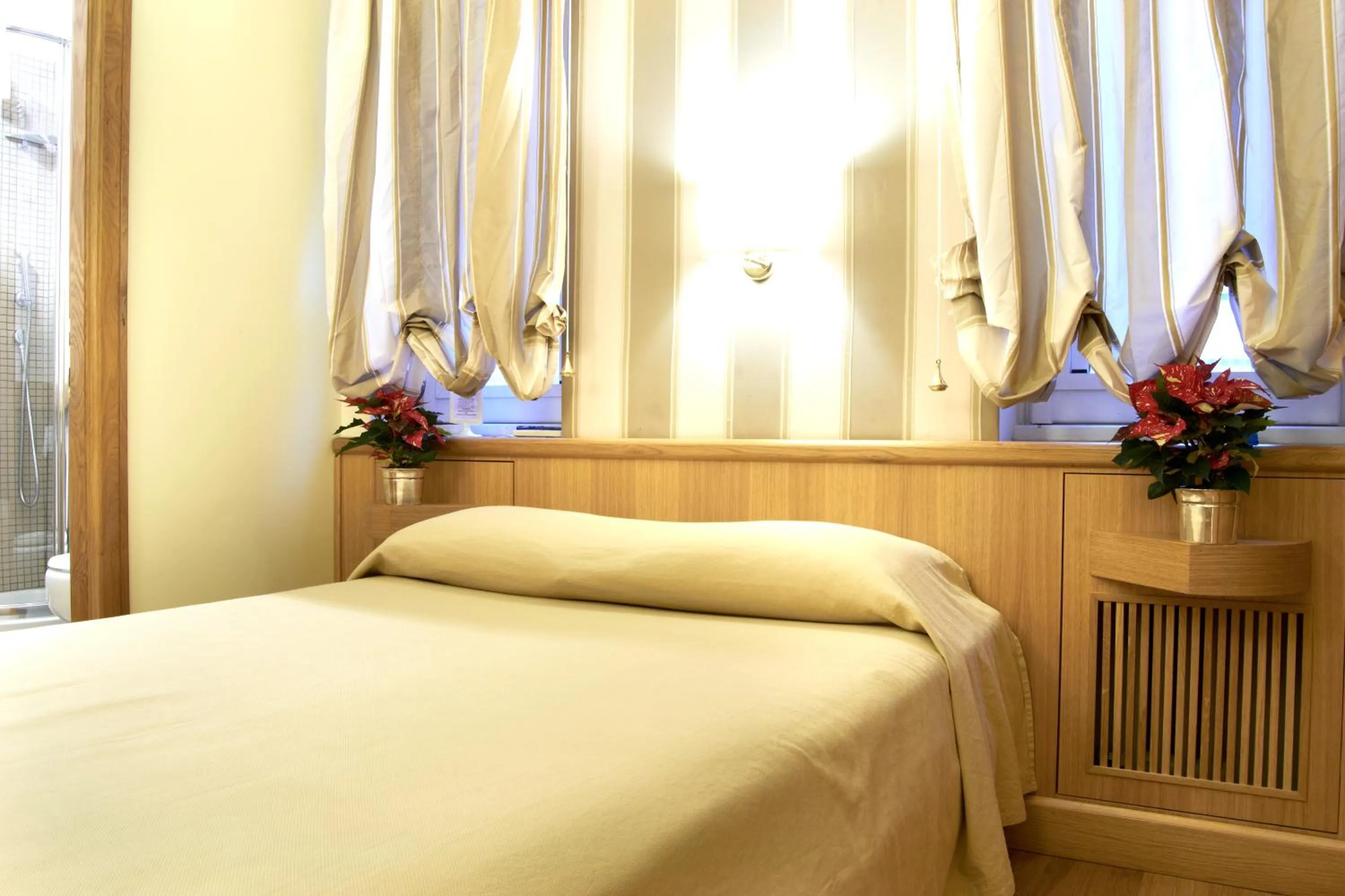 Photo of the whole room, Bed in Domus Cavour Guest house
