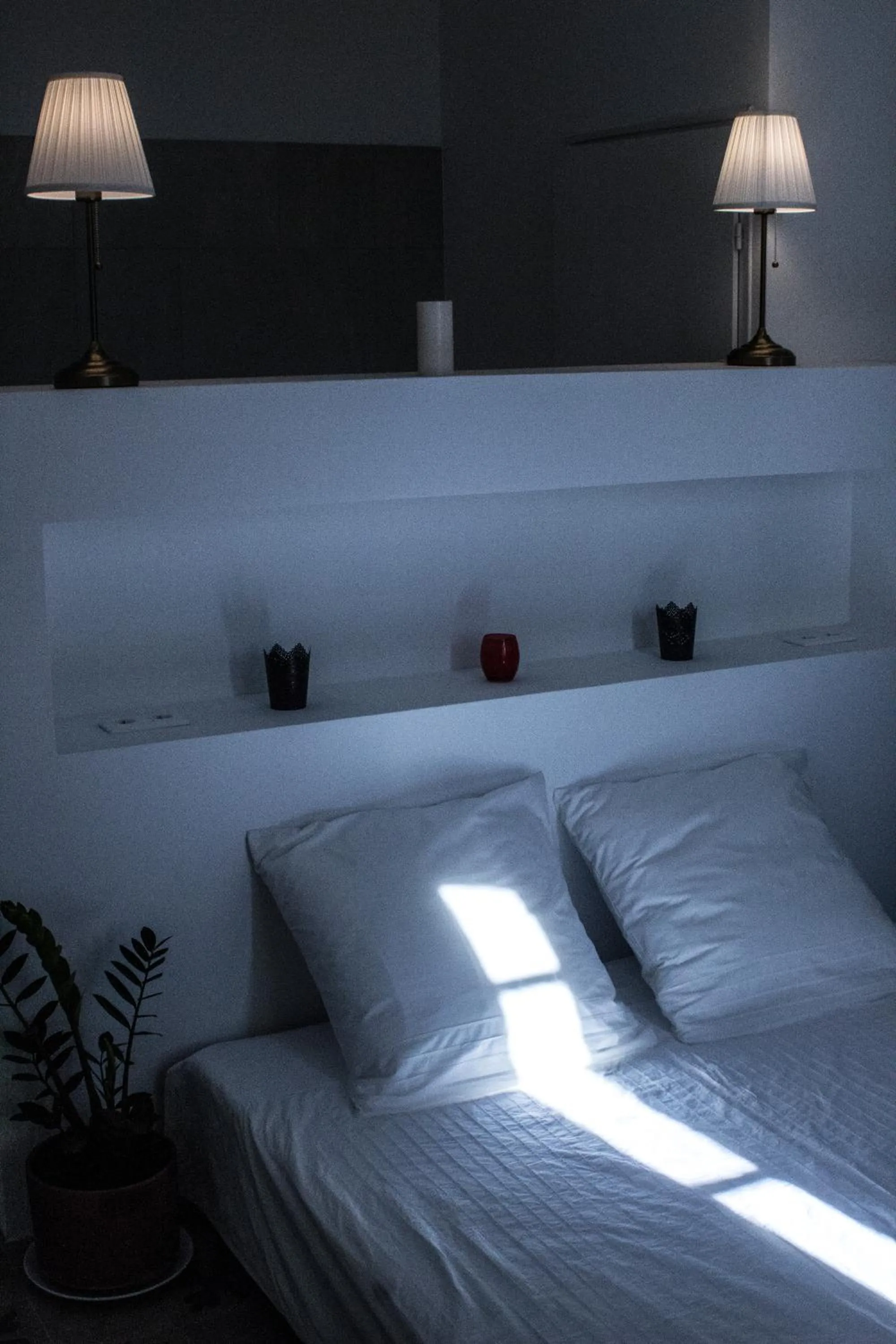 Decorative detail, Bed in Chambre d'hôtes avec cuisine commune - 5 mns de Narbonne