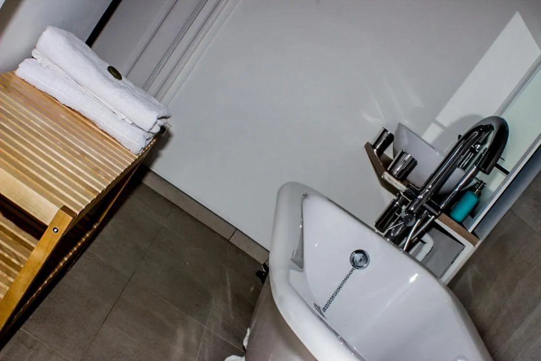 Bathroom in Chambre d'hôtes avec cuisine commune - 5 mns de Narbonne