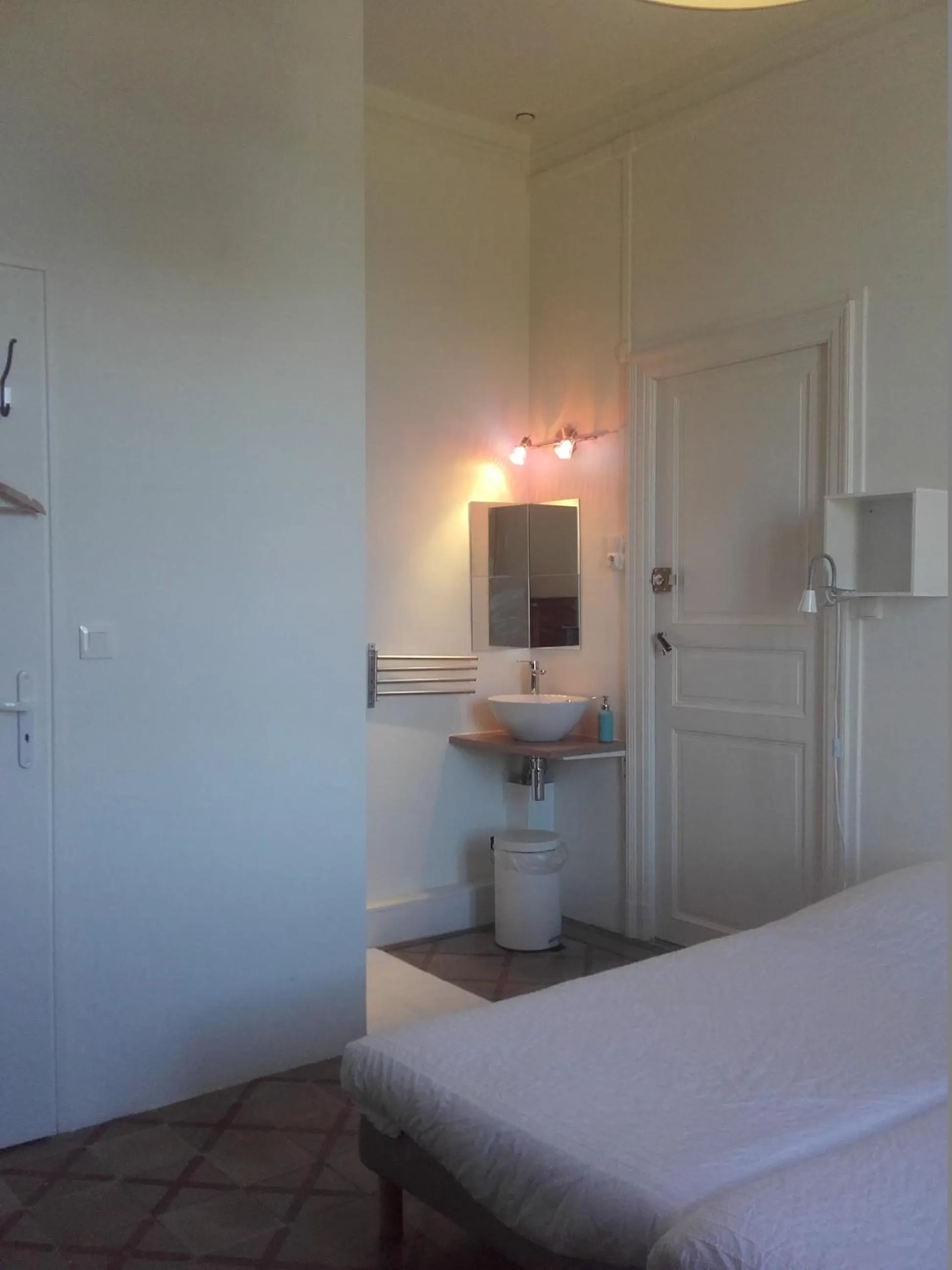 Bed in Chambre d'hôtes avec cuisine commune - 5 mns de Narbonne