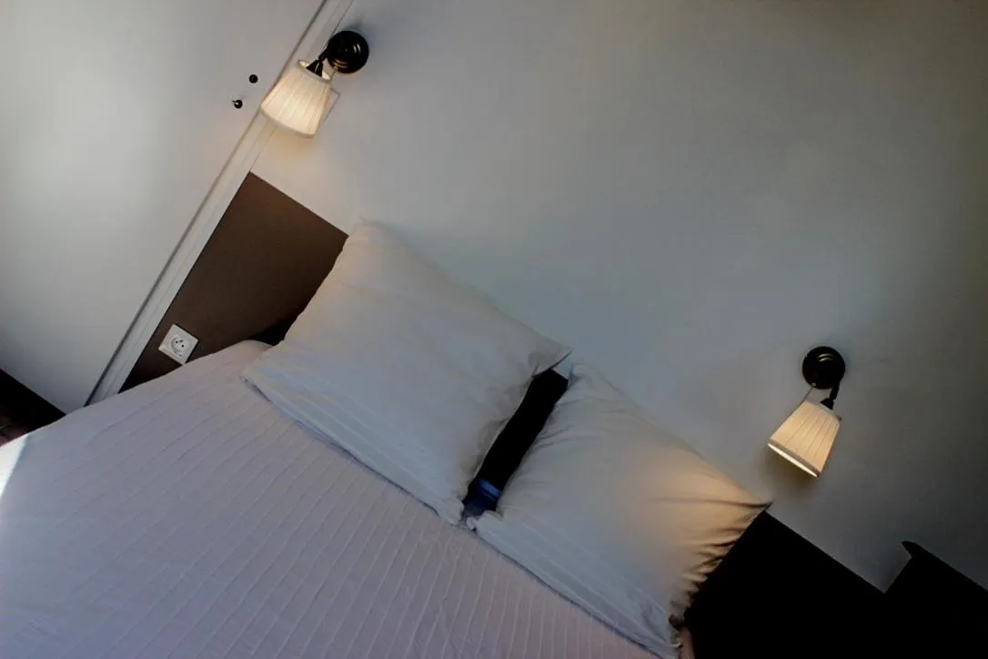 Bed in Chambre d'hôtes avec cuisine commune - 5 mns de Narbonne