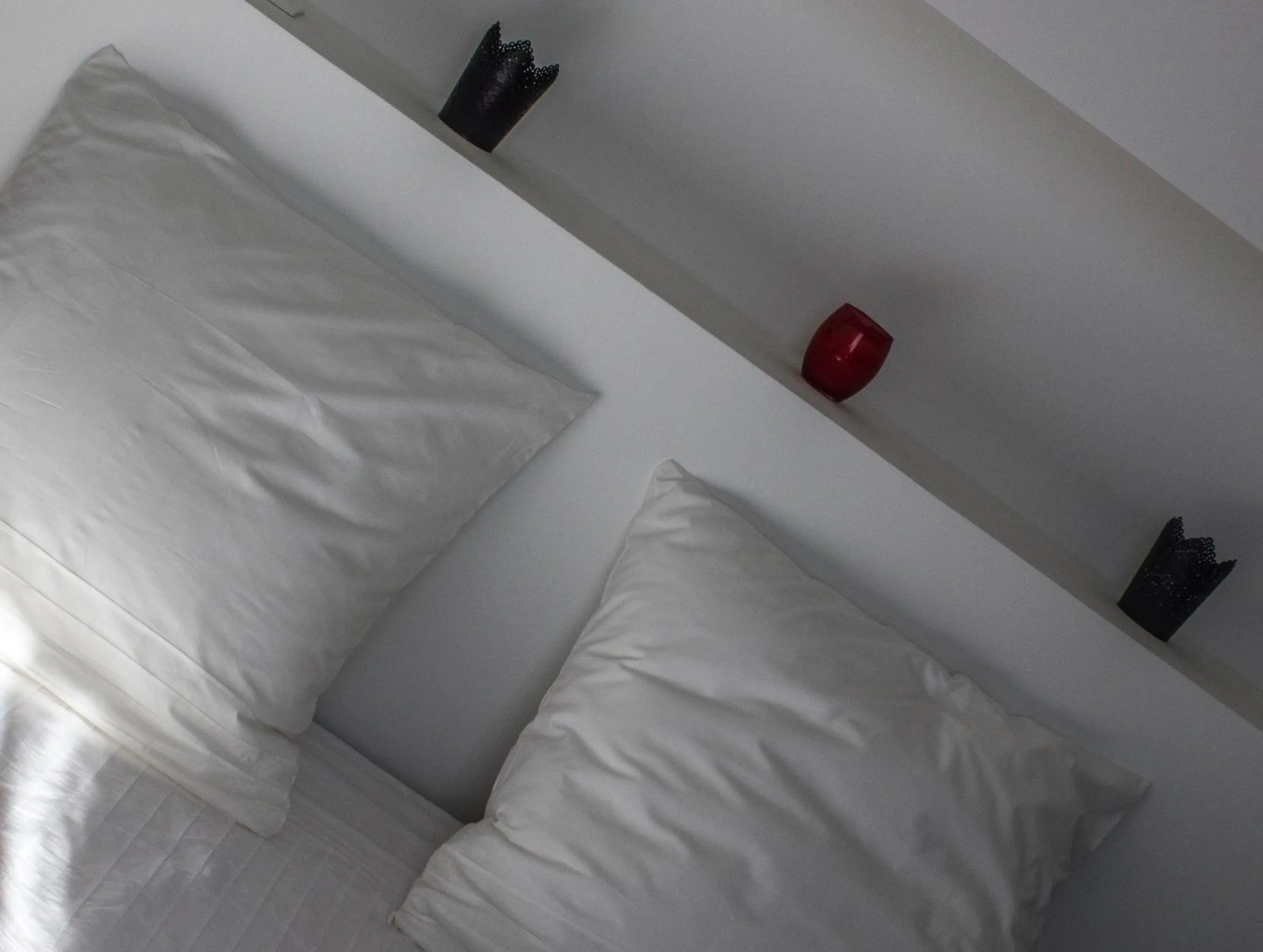 Decorative detail, Bed in Chambre d'hôtes avec cuisine commune - 5 mns de Narbonne