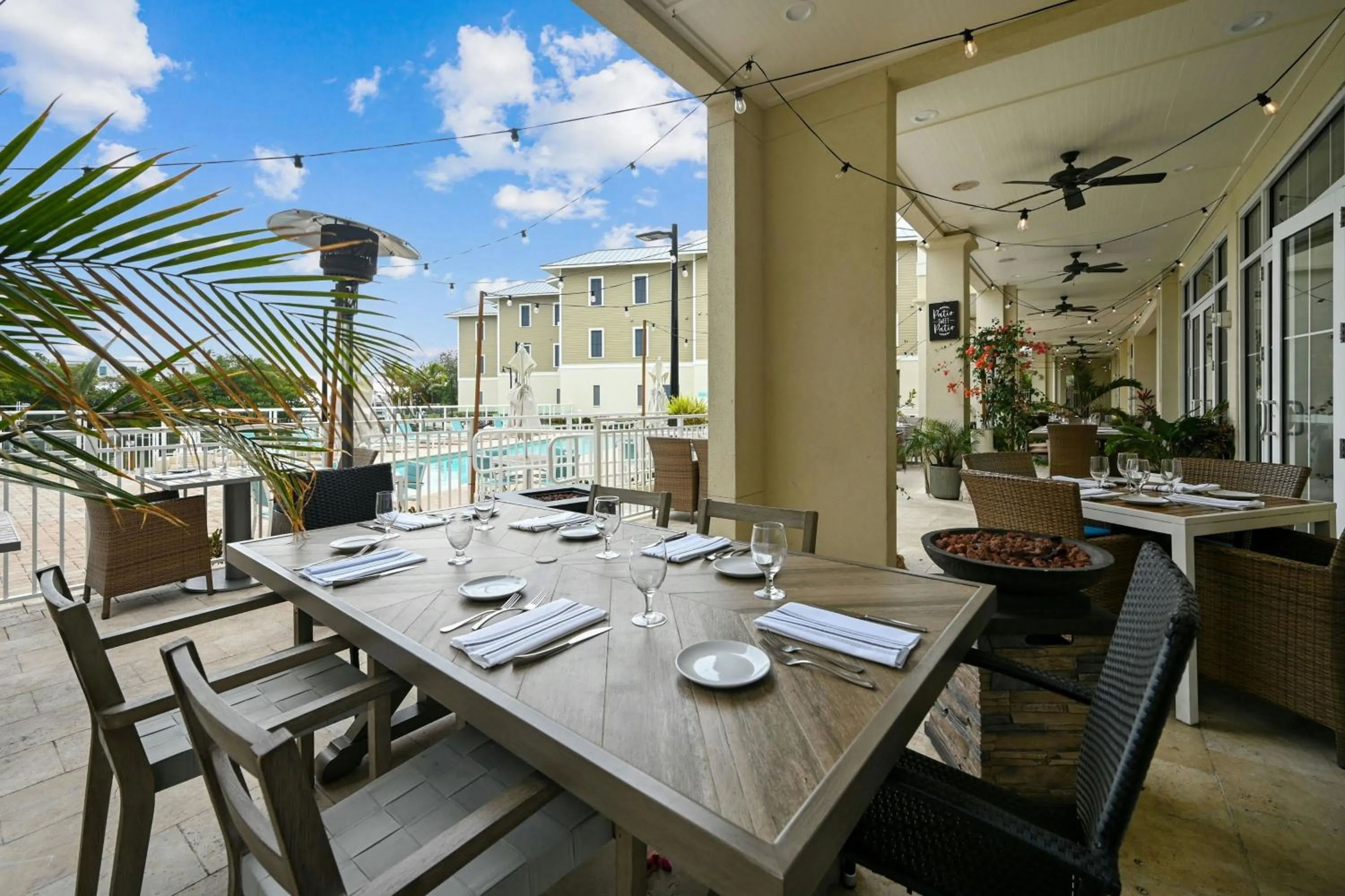 Restaurant/places to eat in Waterline Villas & Marina, Autograph Collection