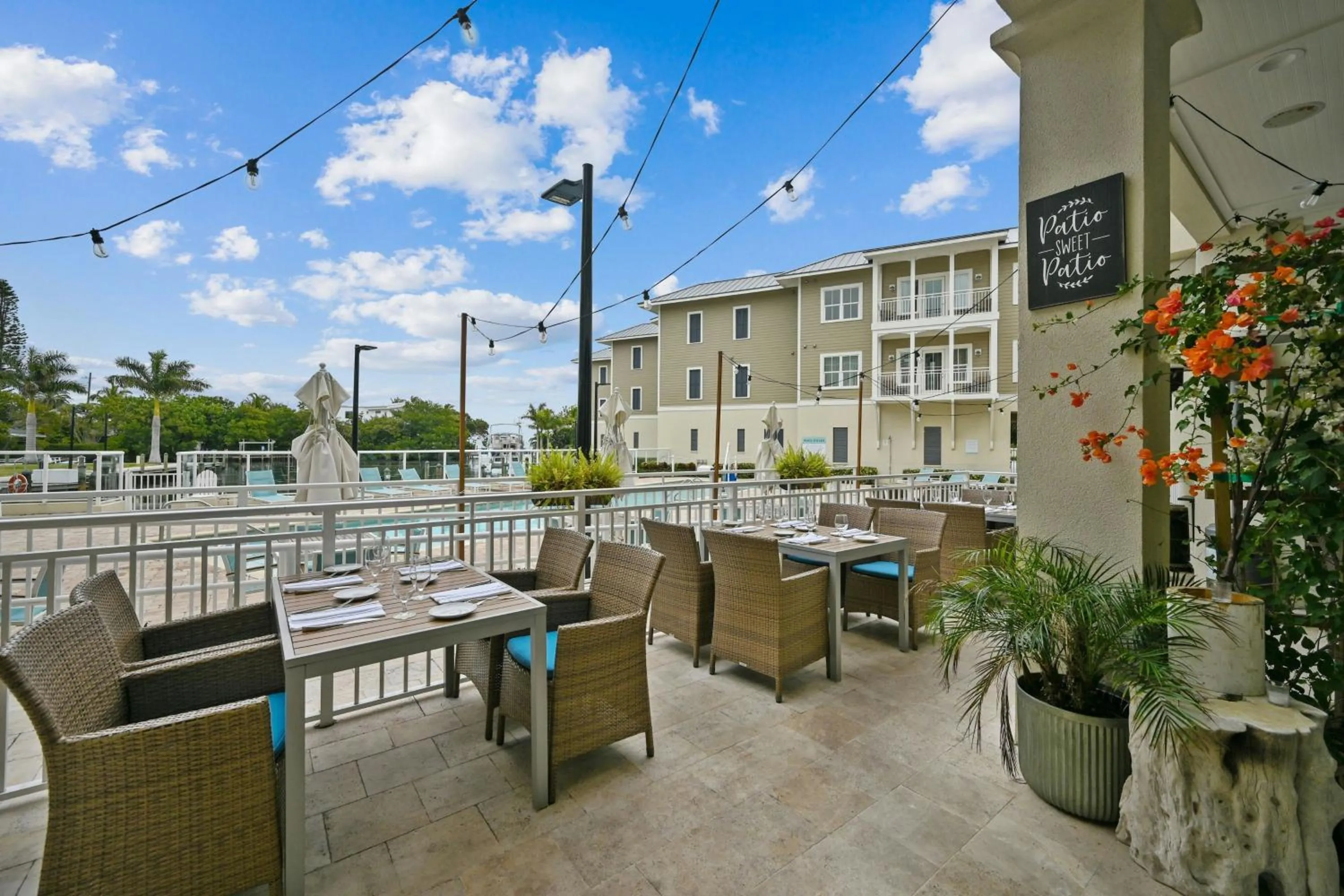 Restaurant/places to eat in Waterline Villas & Marina, Autograph Collection