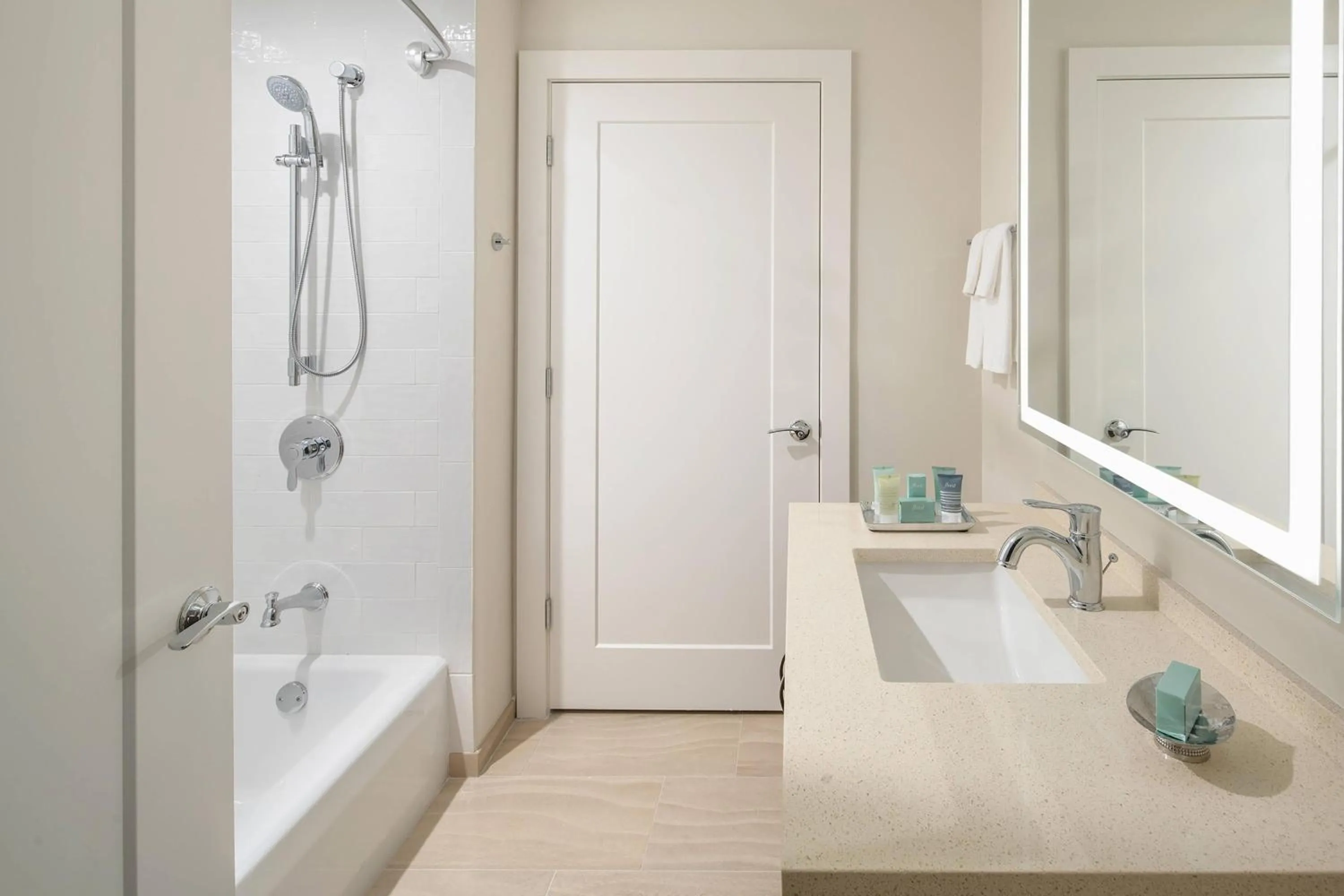 Bathroom in Waterline Villas & Marina, Autograph Collection