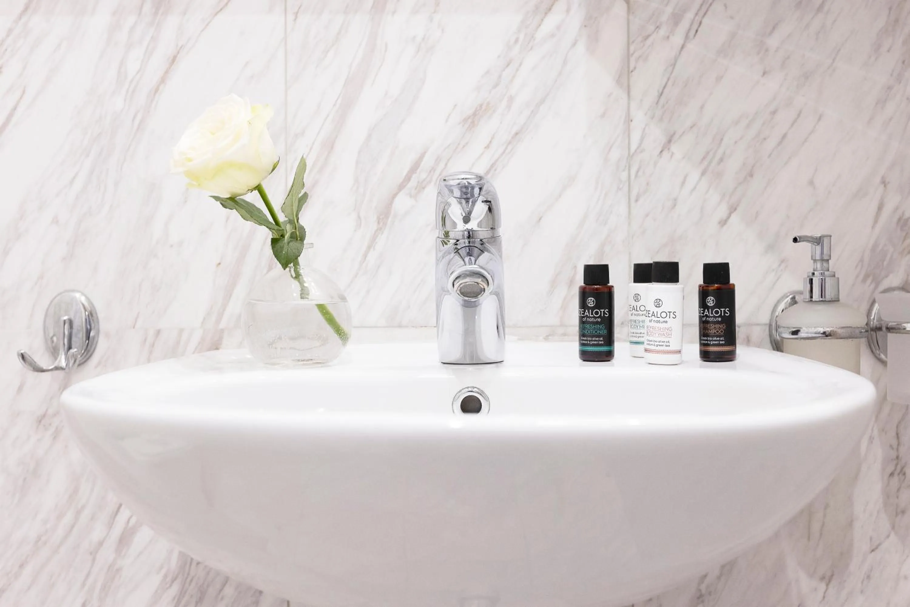 Bathroom in Gatto Perso Luxury Studios And Apartments