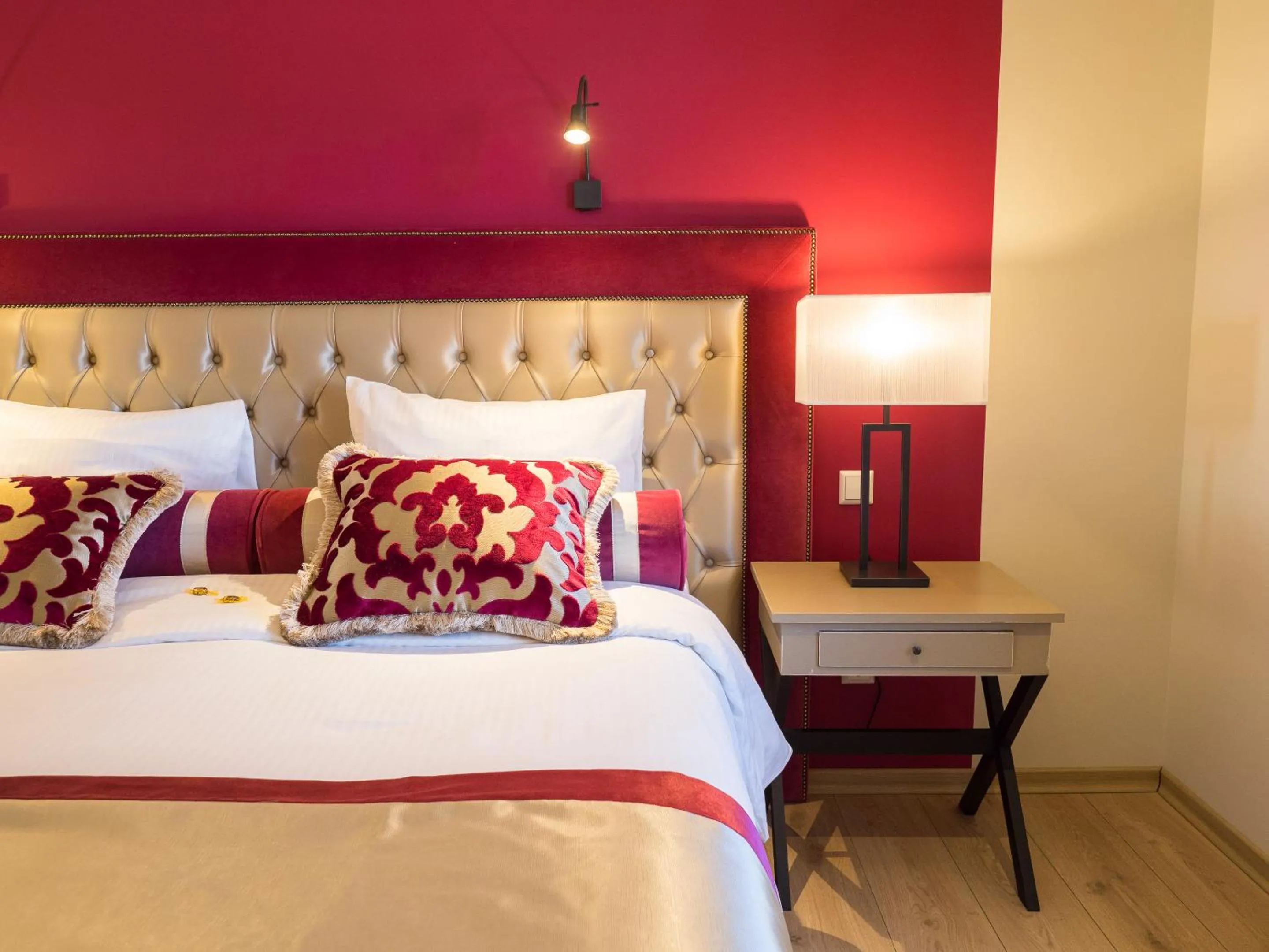 Photo of the whole room, Bed in Chateau d'Urspelt