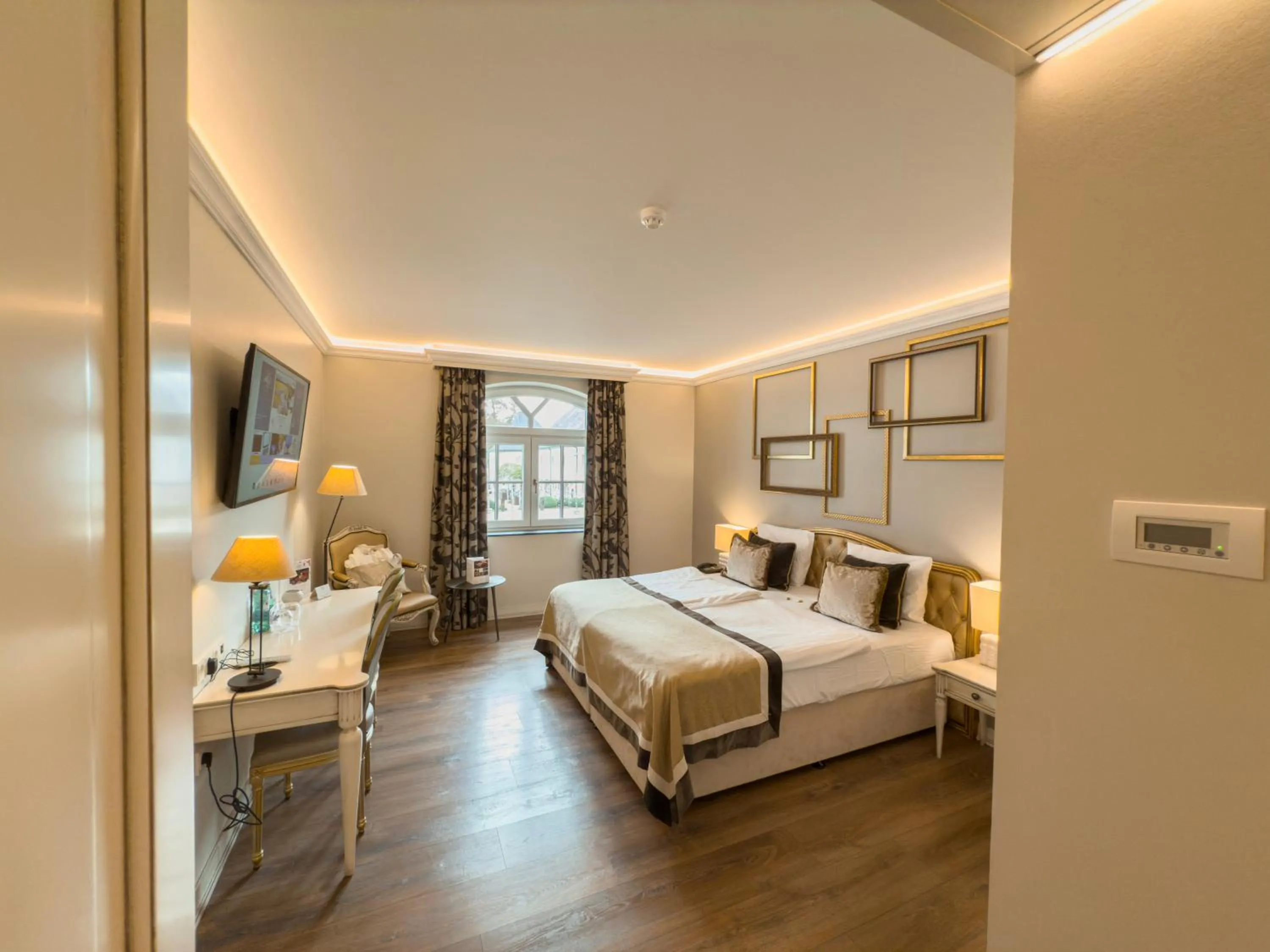 Bedroom, Bed in Chateau d'Urspelt