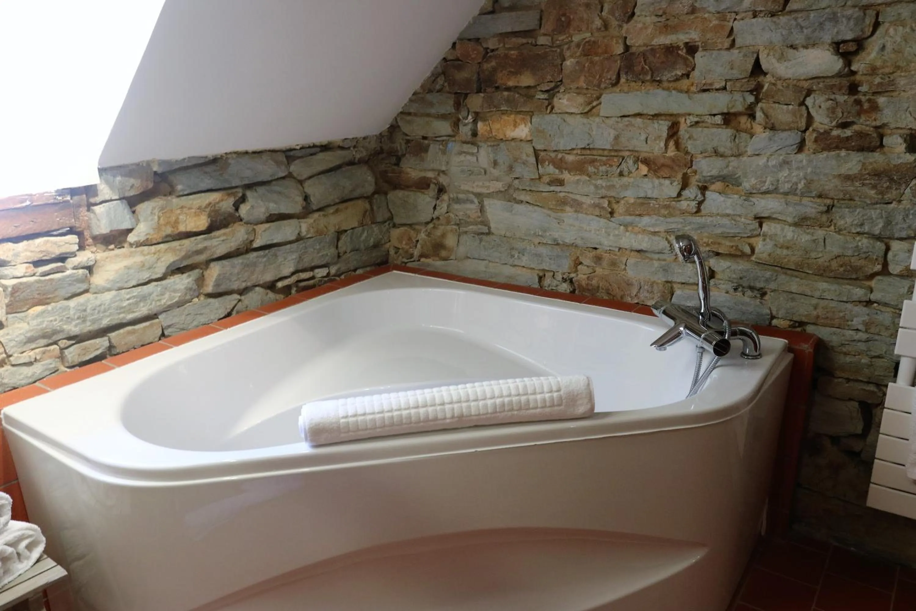 Bathroom in Cottage du Manoir de Trégaray