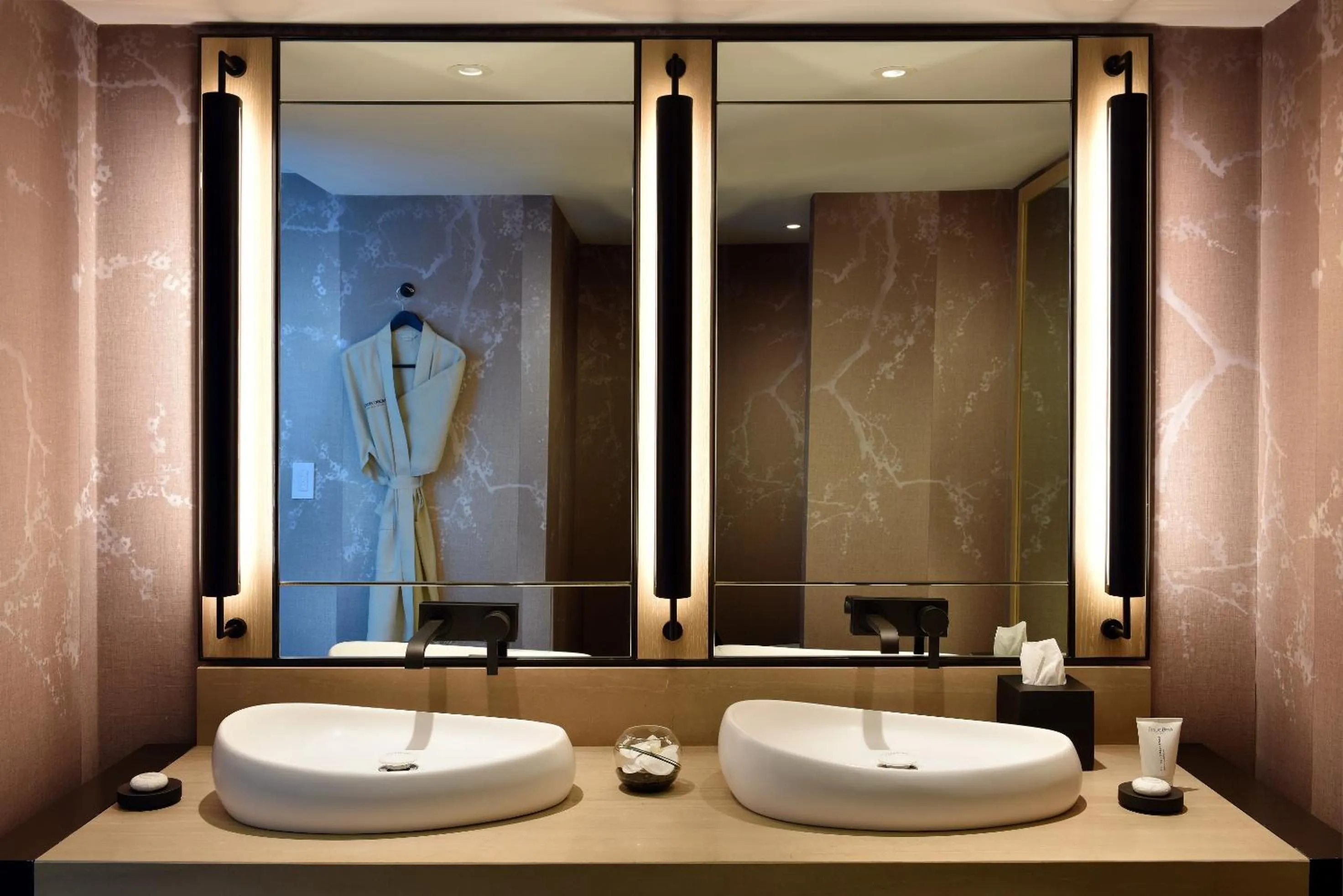 Bathroom in Nobu Hotel Miami Beach