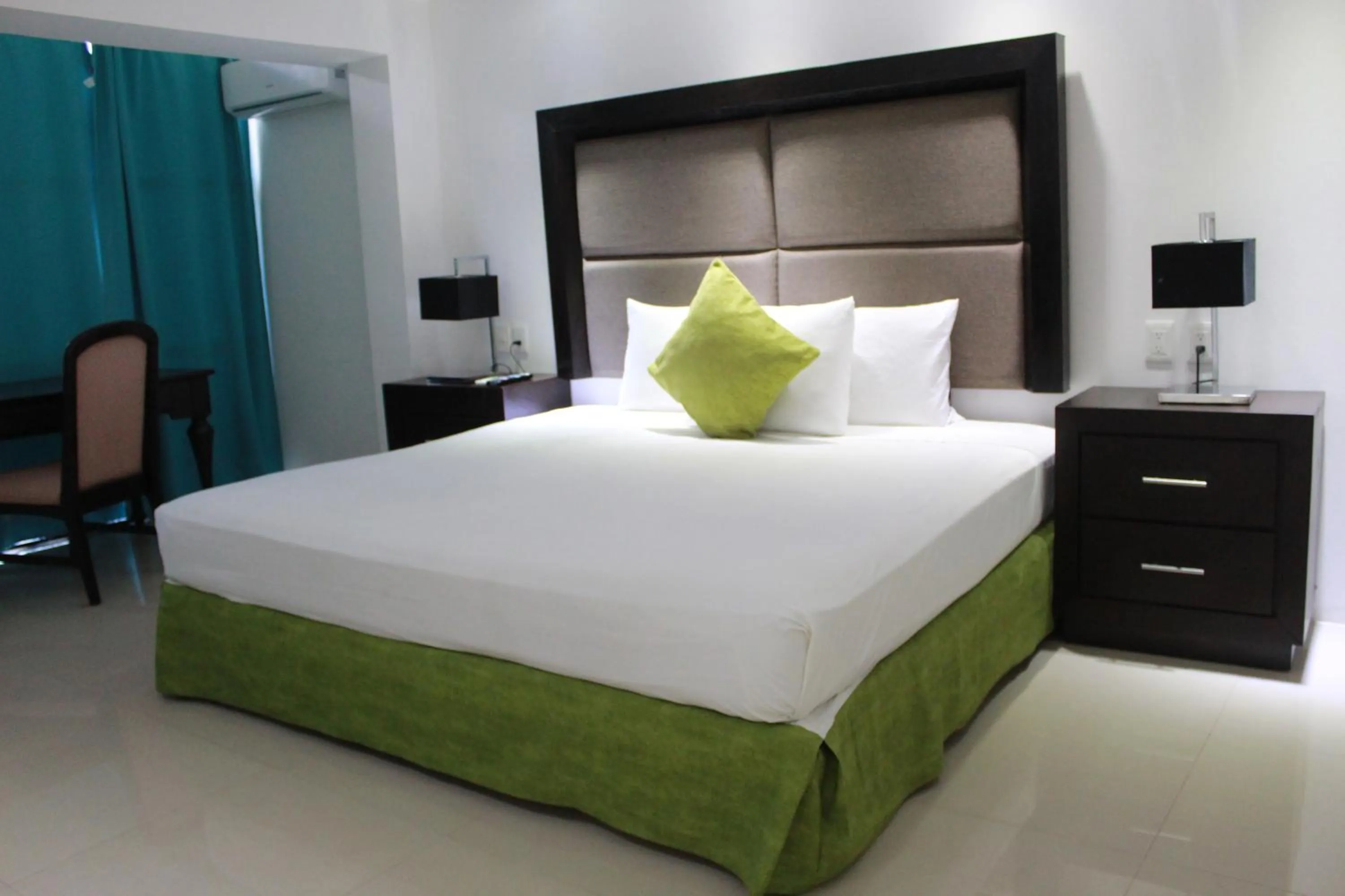 Bedroom, Bed in Nirvana Hotel - Cancun Hotel Zone