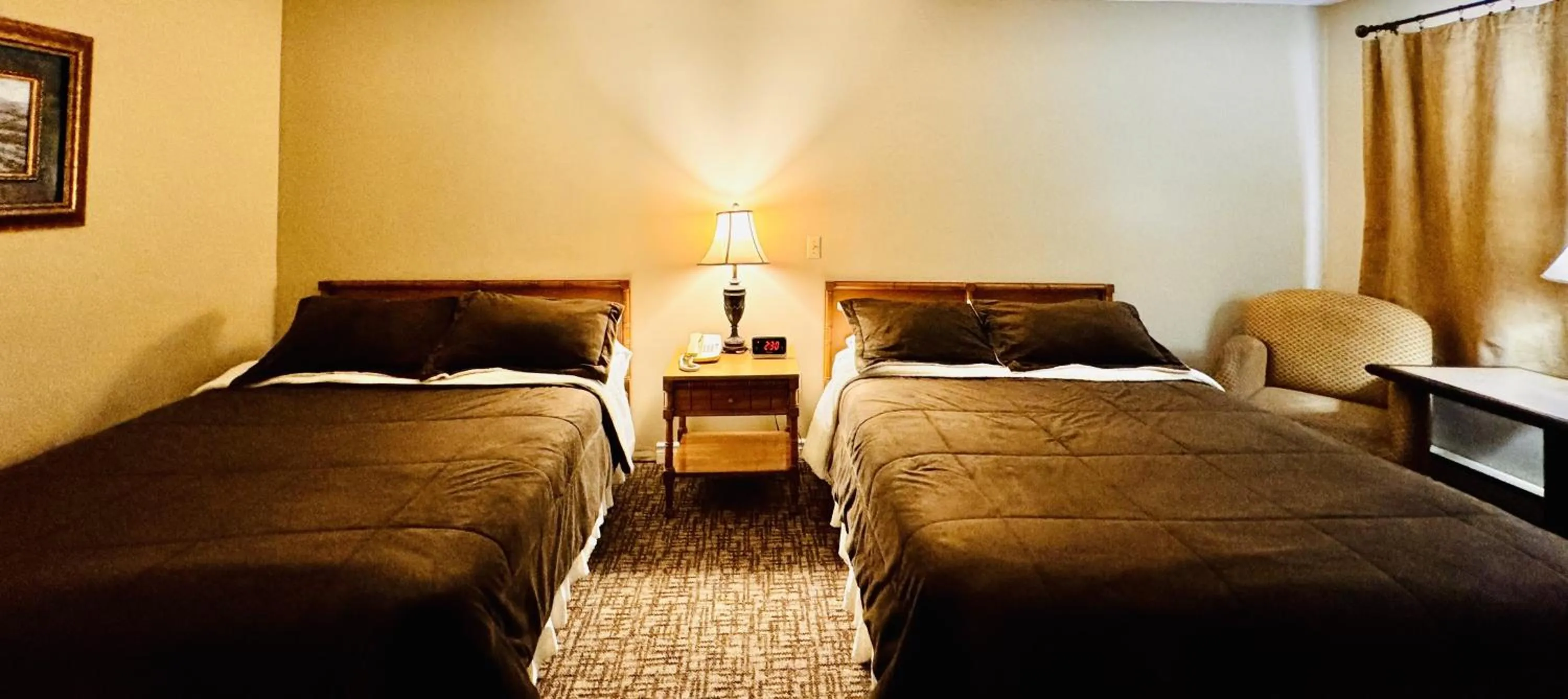 Bedroom, Bed in Fundy Line Motel