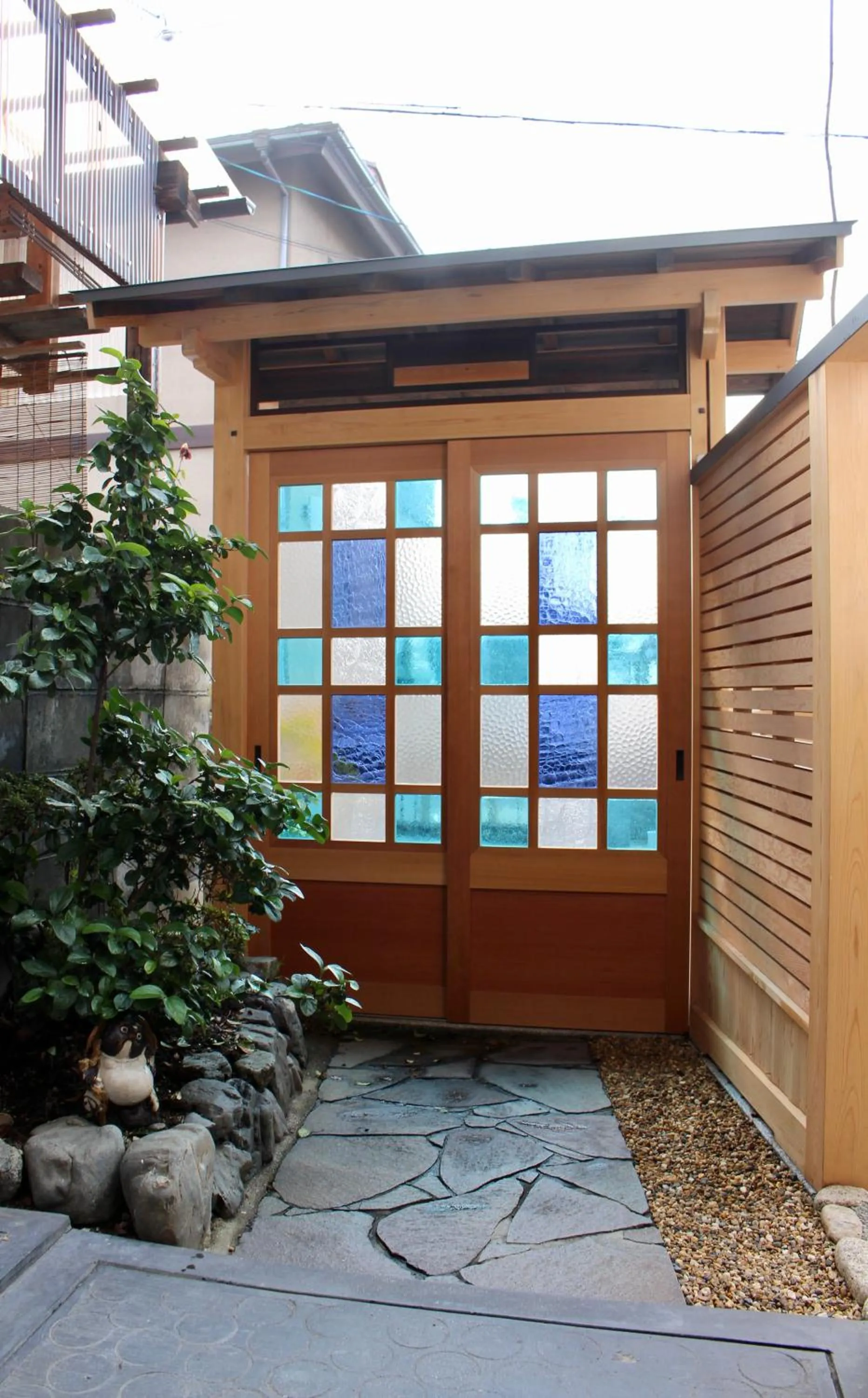Facade/entrance in Jizo House