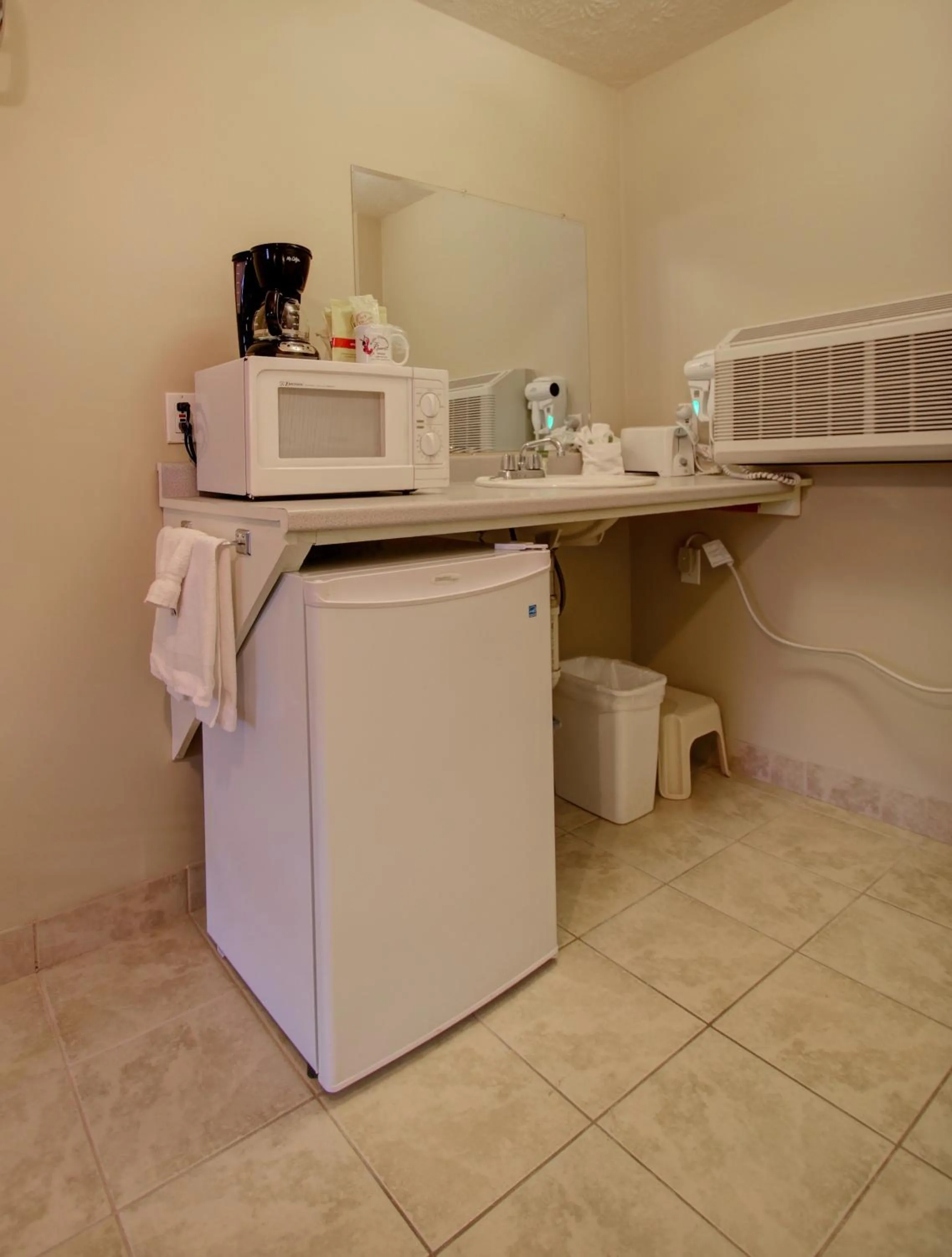 Coffee/tea facilities in Wells-Ogunquit Resort Motel & Cottages