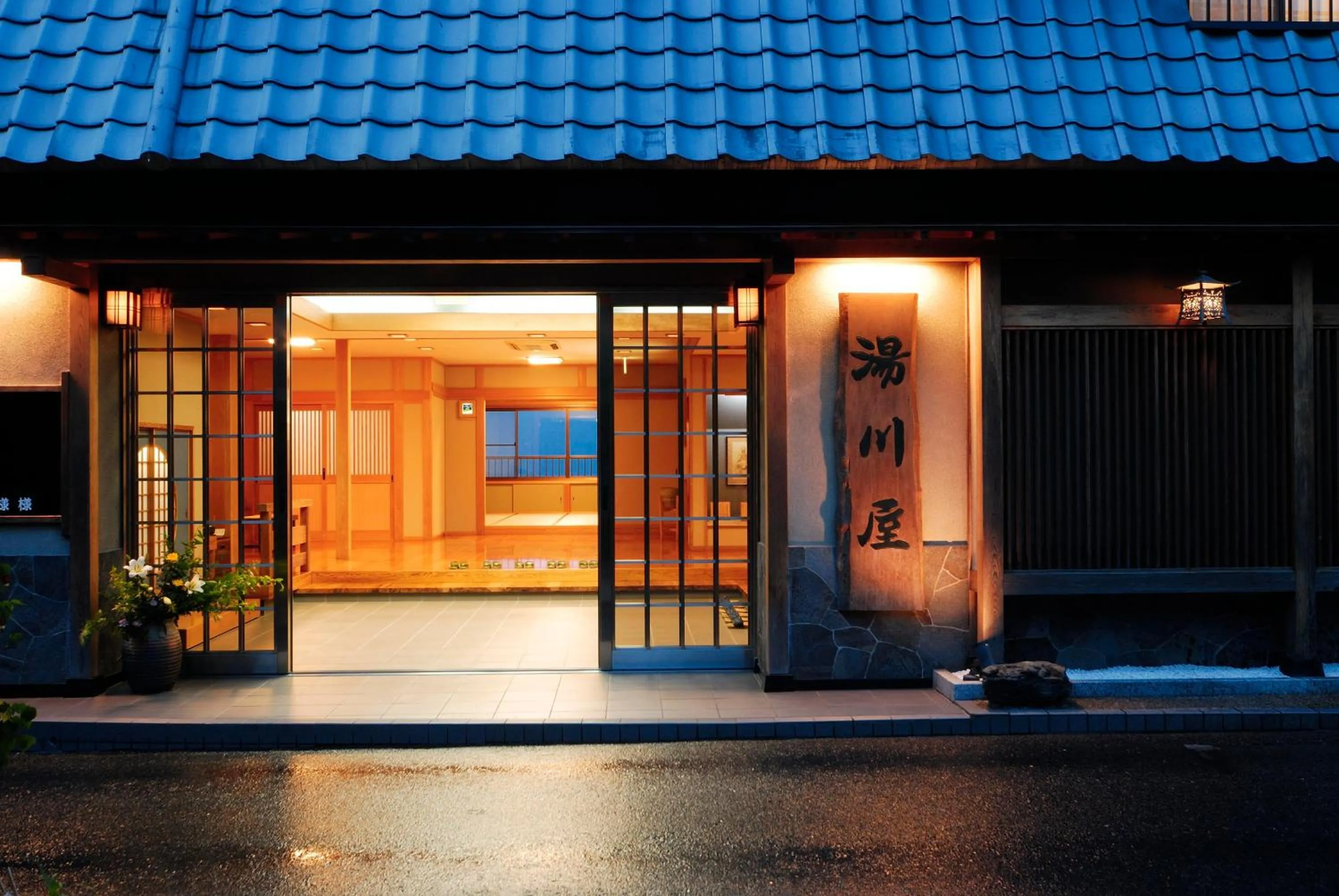 Facade/entrance in 吉野荘湯川屋 Yoshinosou Yukawaya