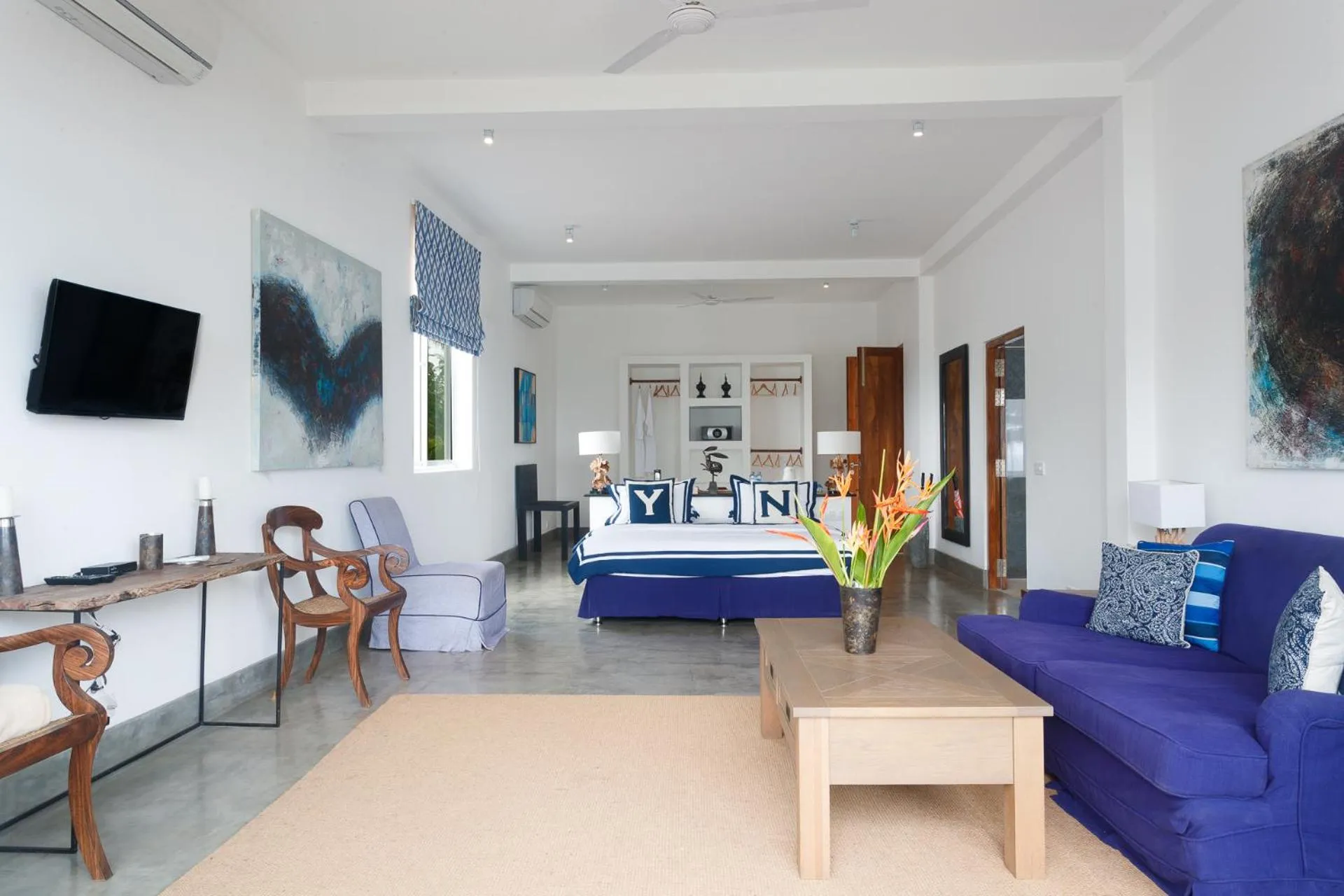 Living room, Bed in KK Beach