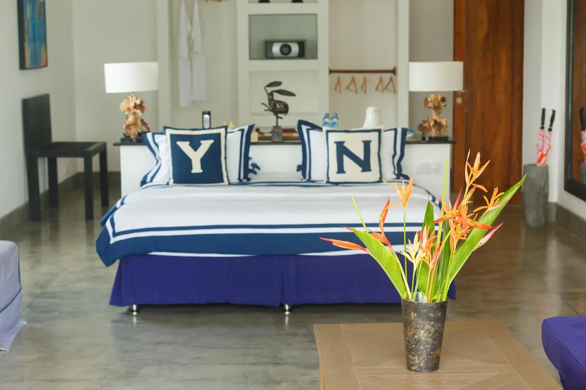 Photo of the whole room, Bed in KK Beach