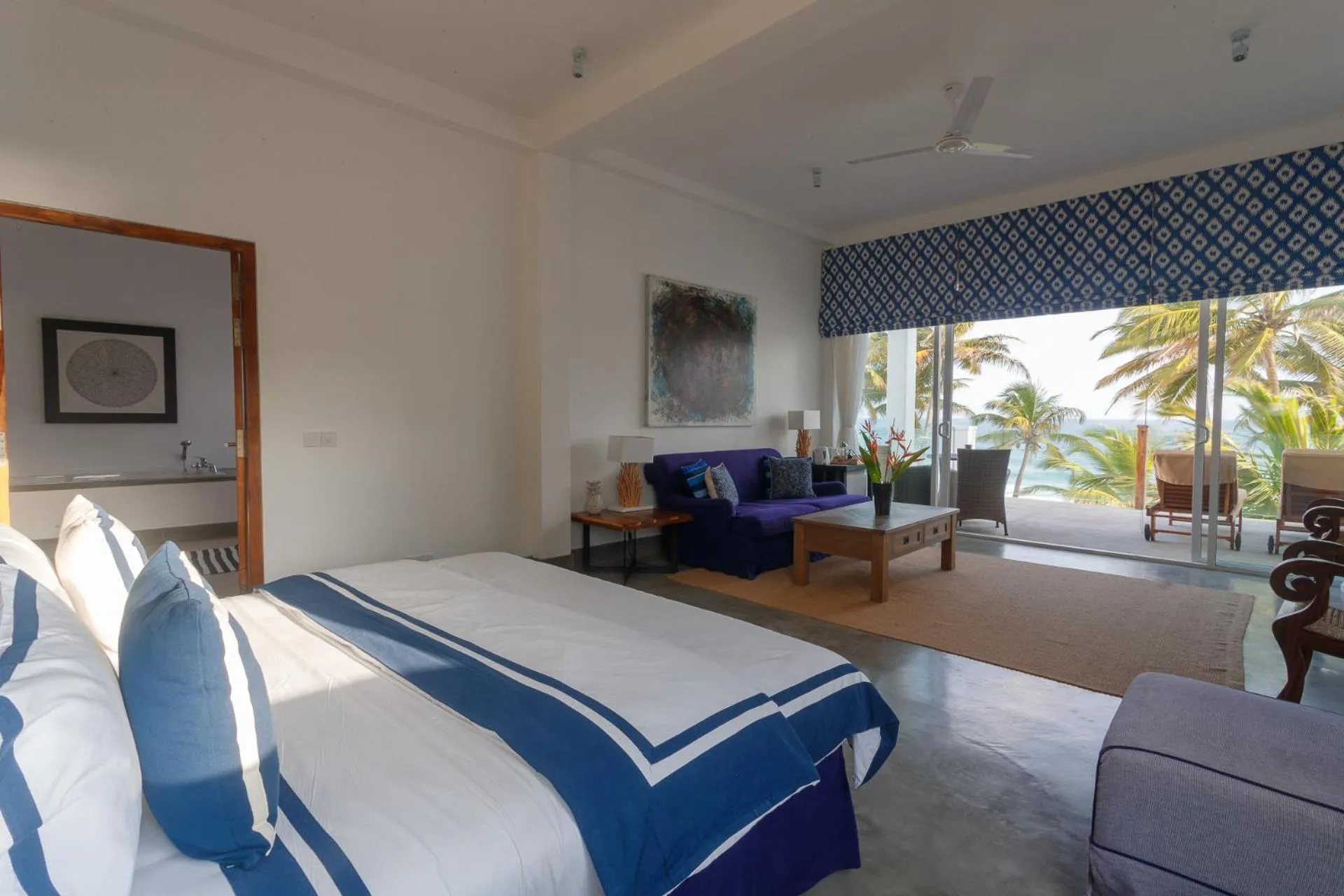 Photo of the whole room, Bed in KK Beach