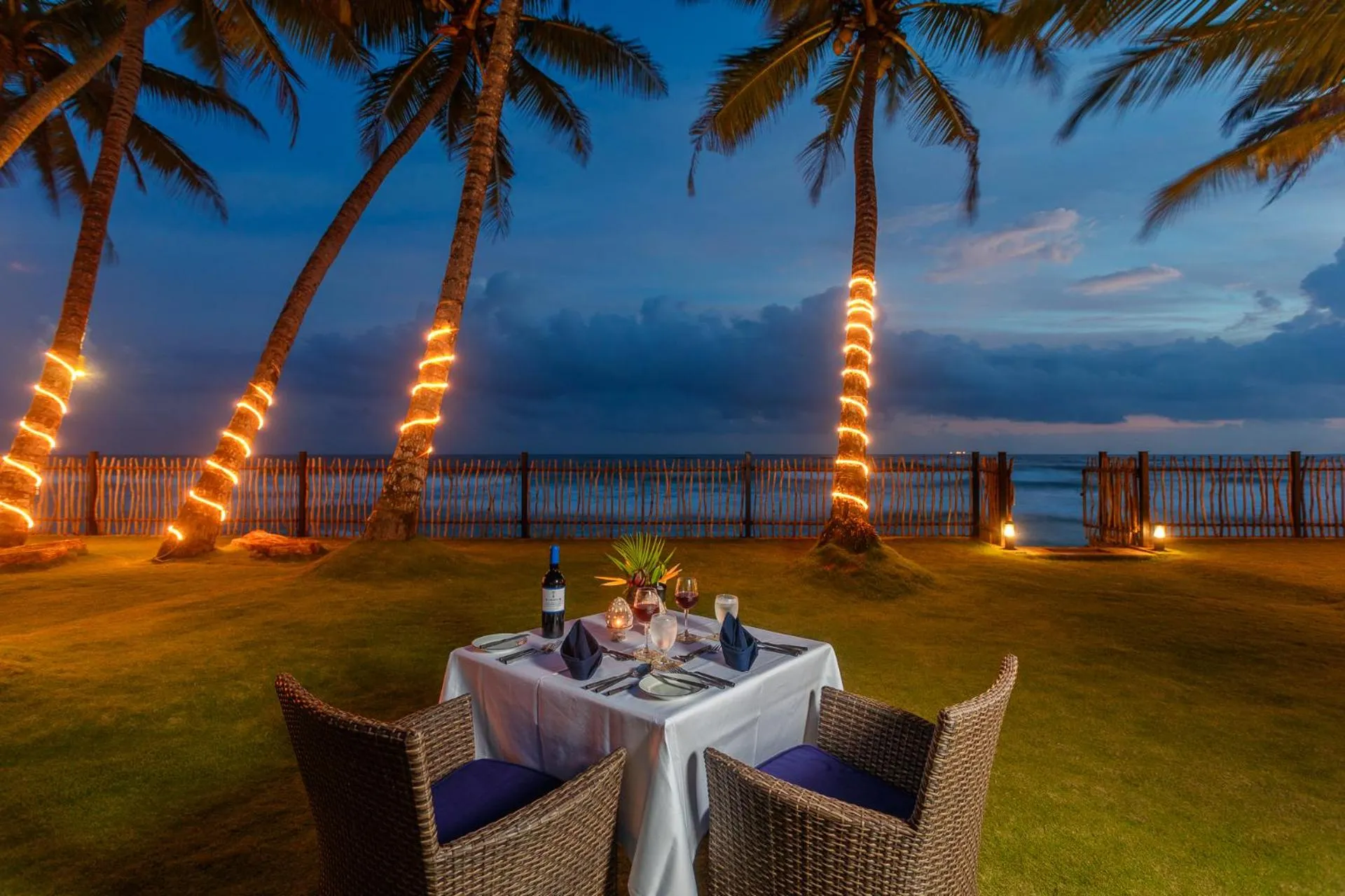 Restaurant/places to eat in KK Beach