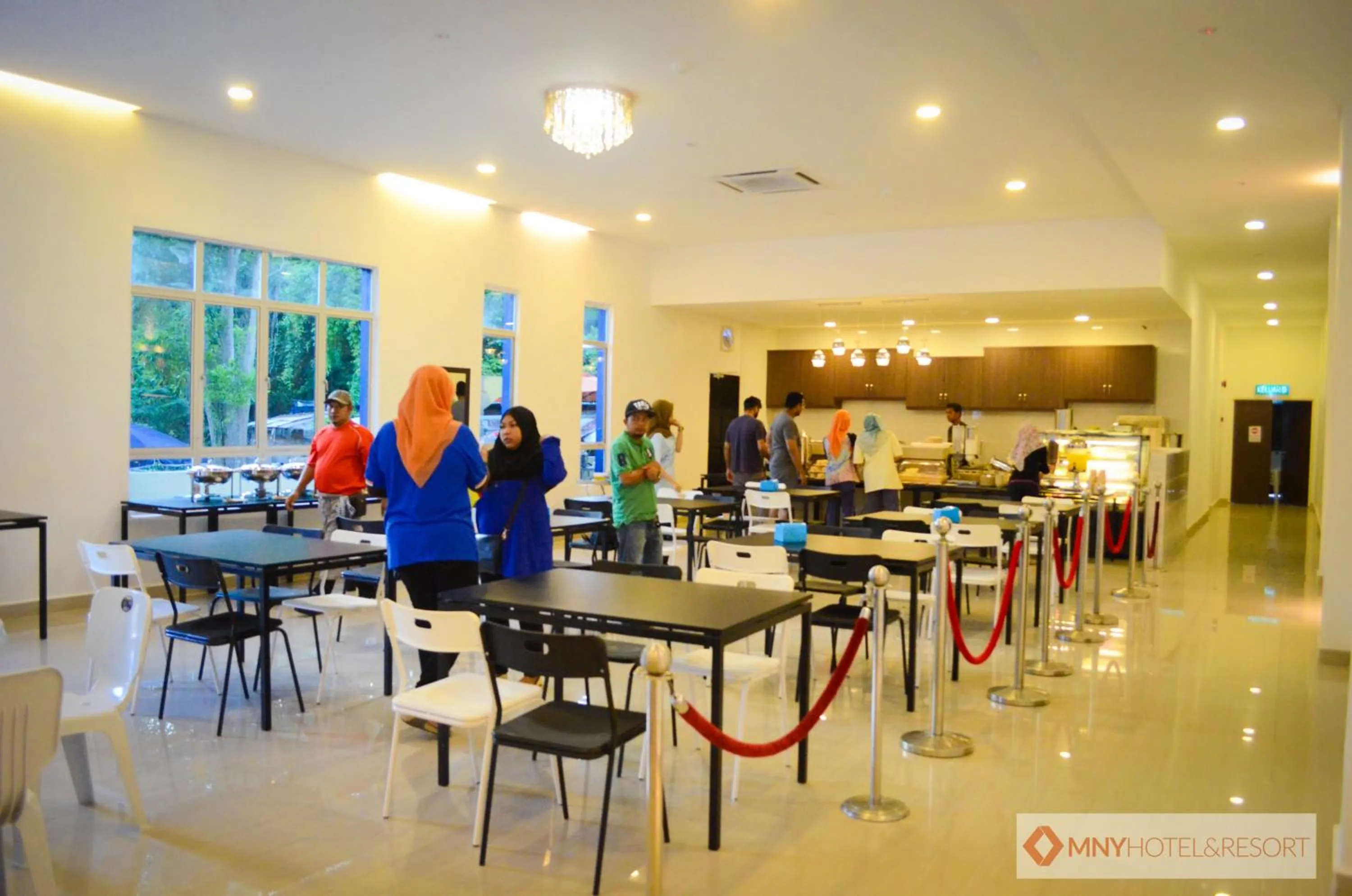 Restaurant/places to eat in MNY Hotel & Resort