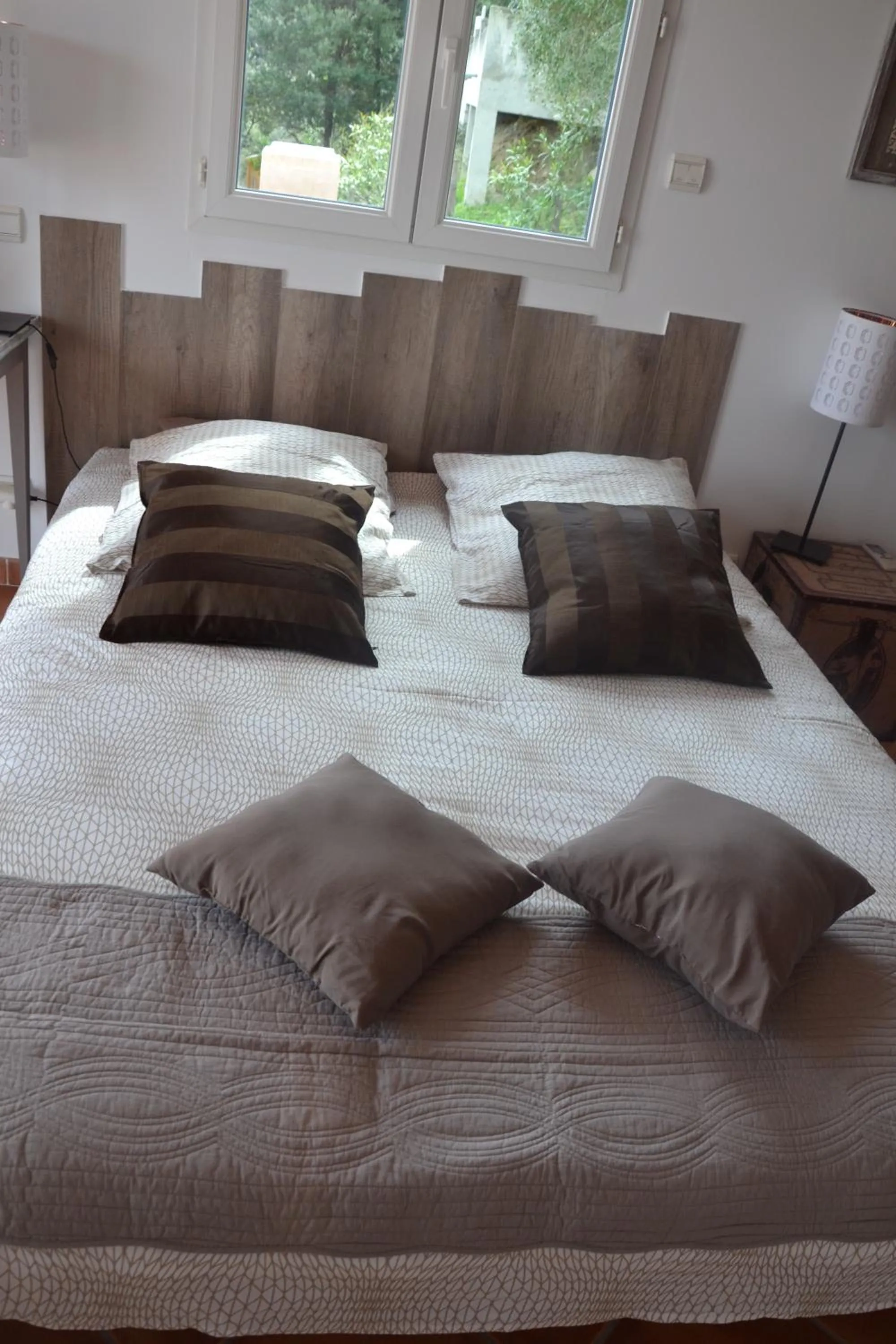 Photo of the whole room, Bed in Chez Marc et Jeannick