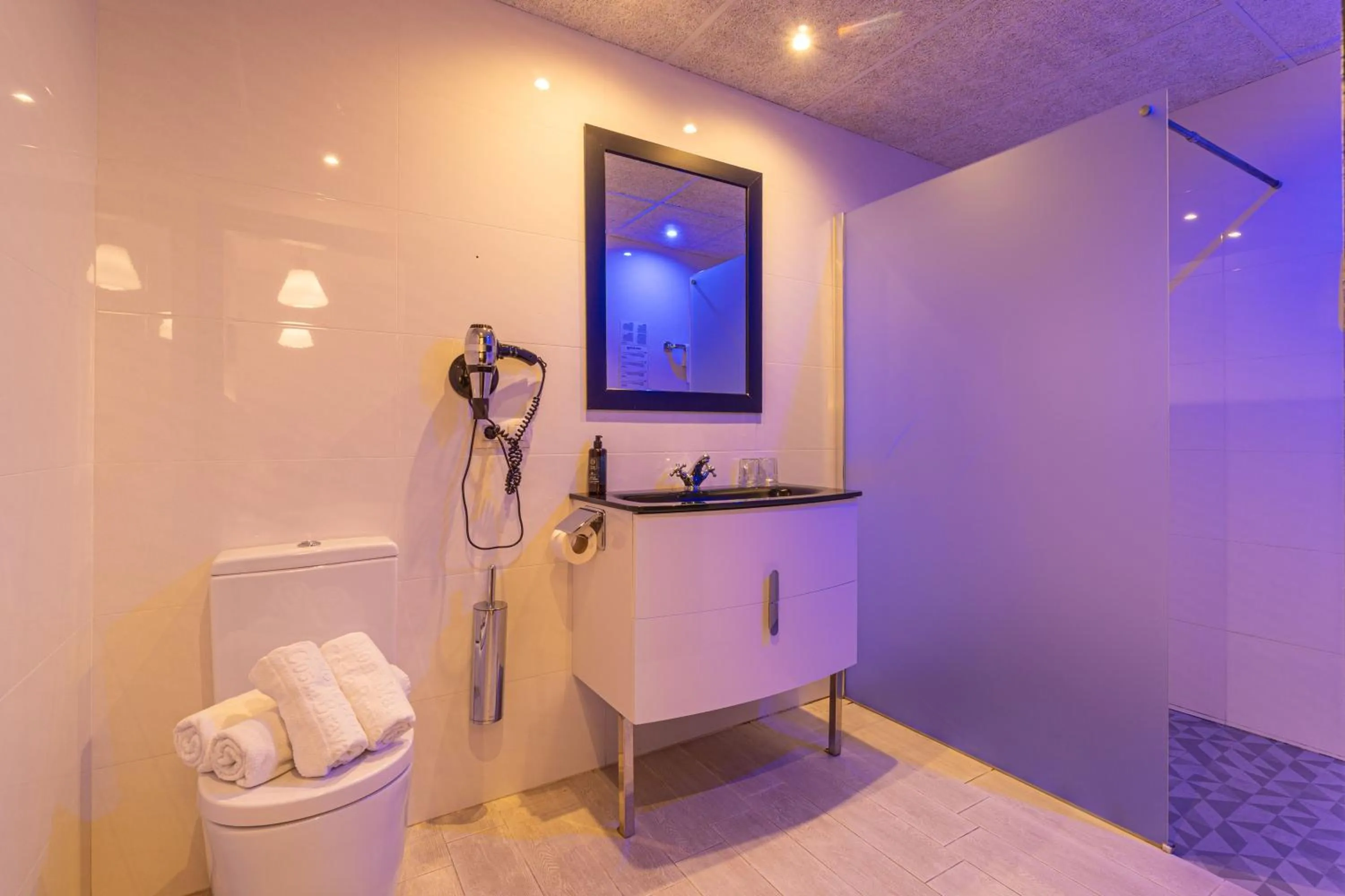 Bathroom in Hotel Montmar