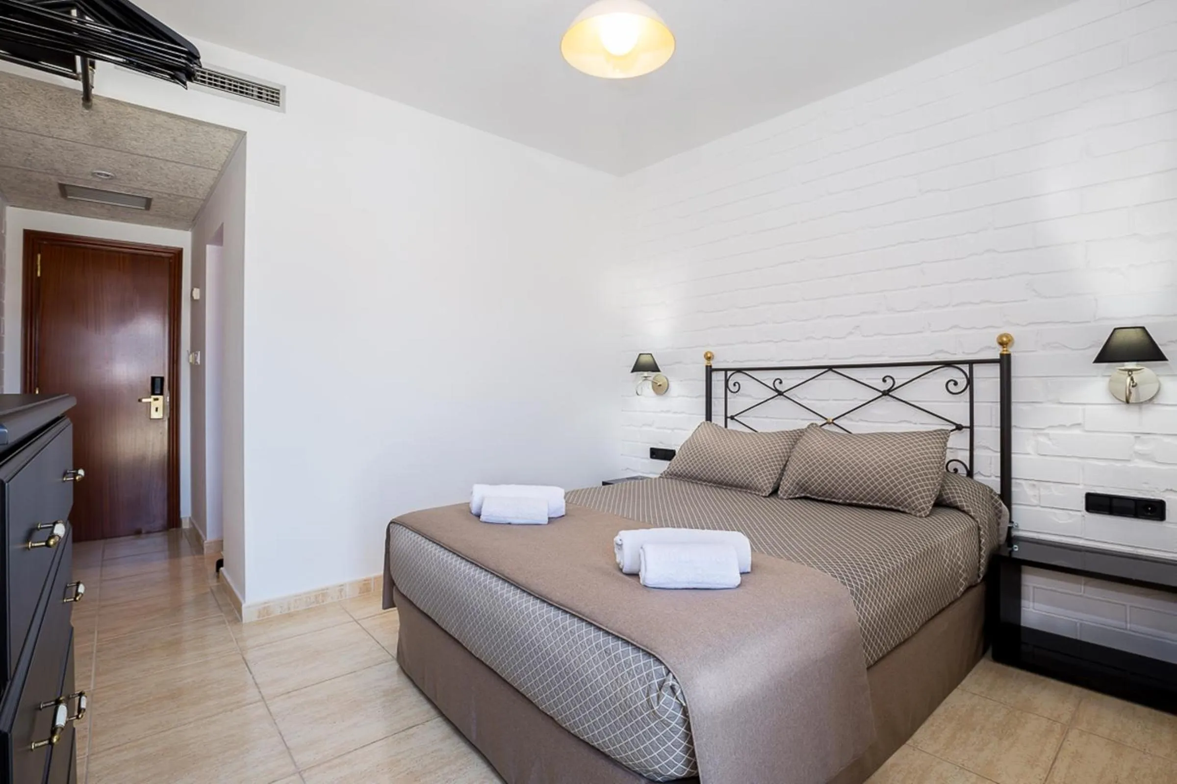 Photo of the whole room, Bed in Hotel Montmar