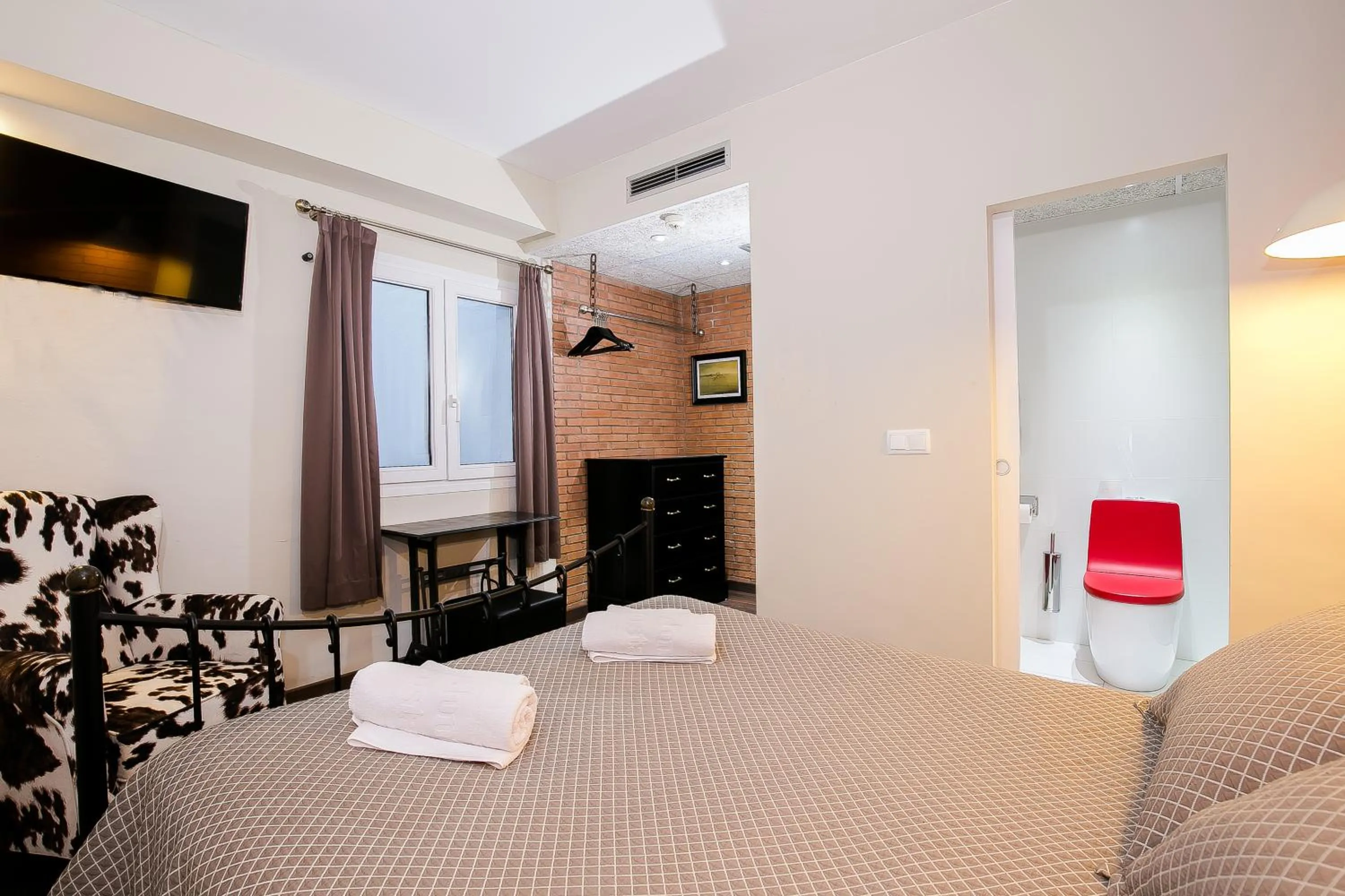 Photo of the whole room, Bed in Hotel Montmar