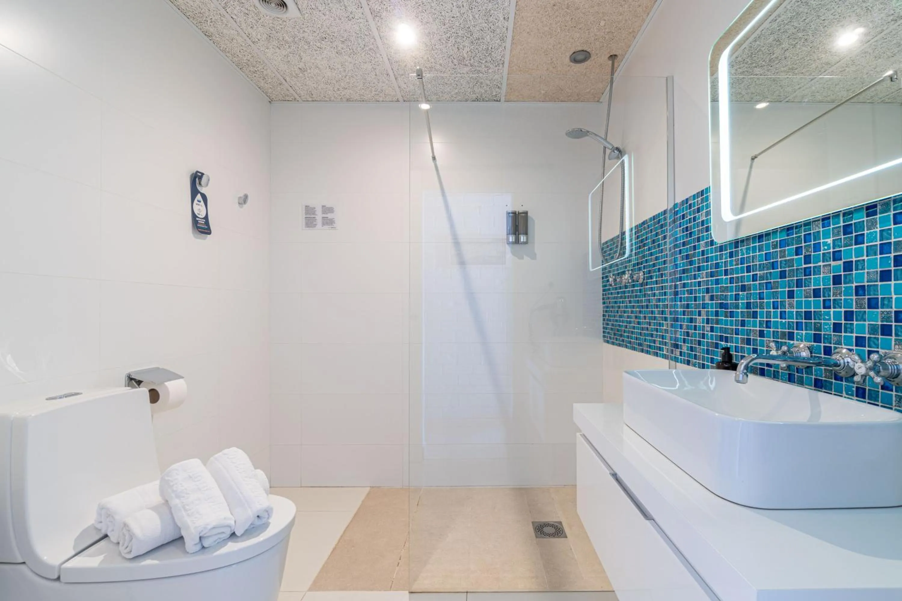 Bathroom in Hotel Montmar