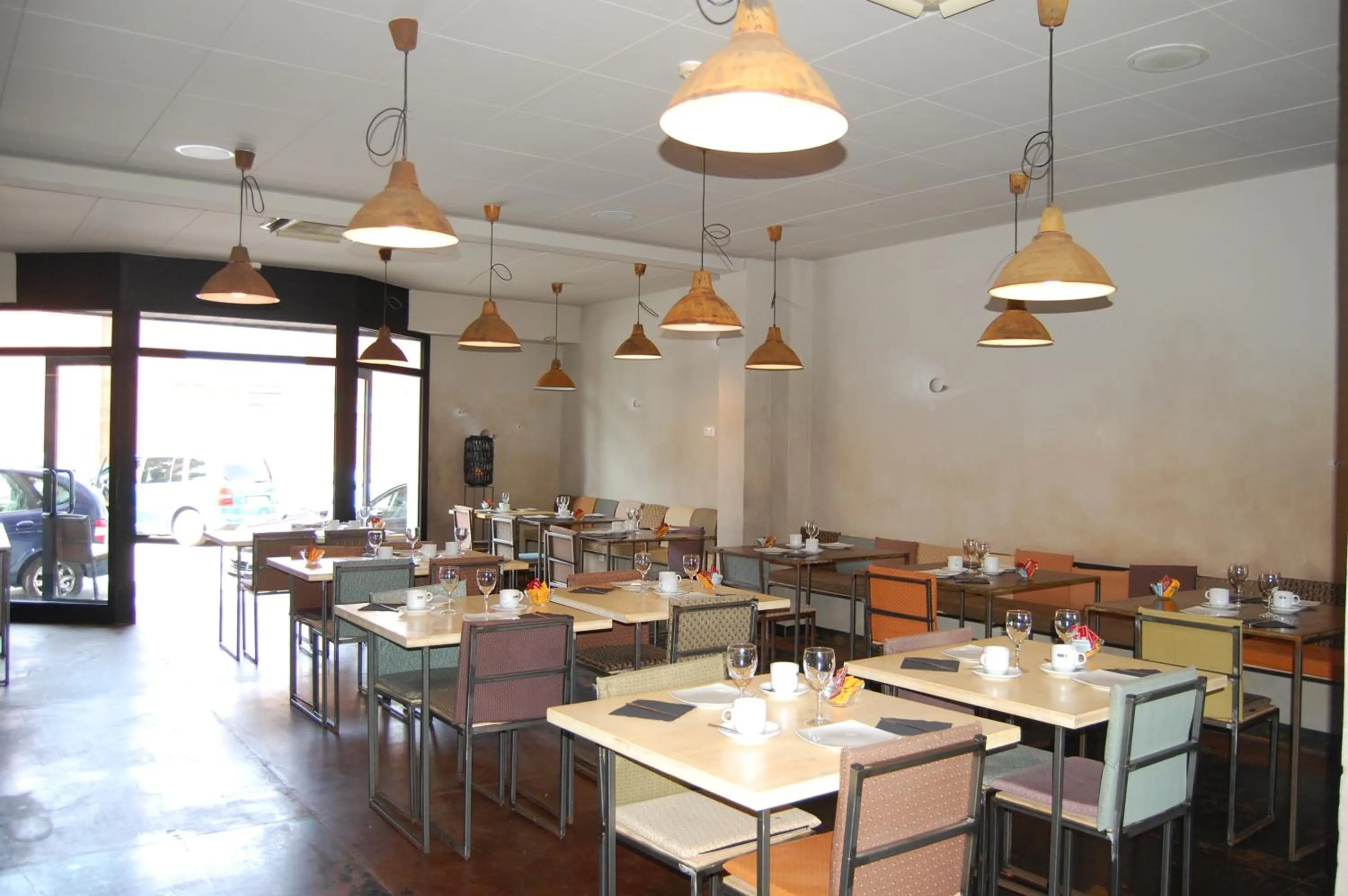 Restaurant/places to eat in Hotel Montmar