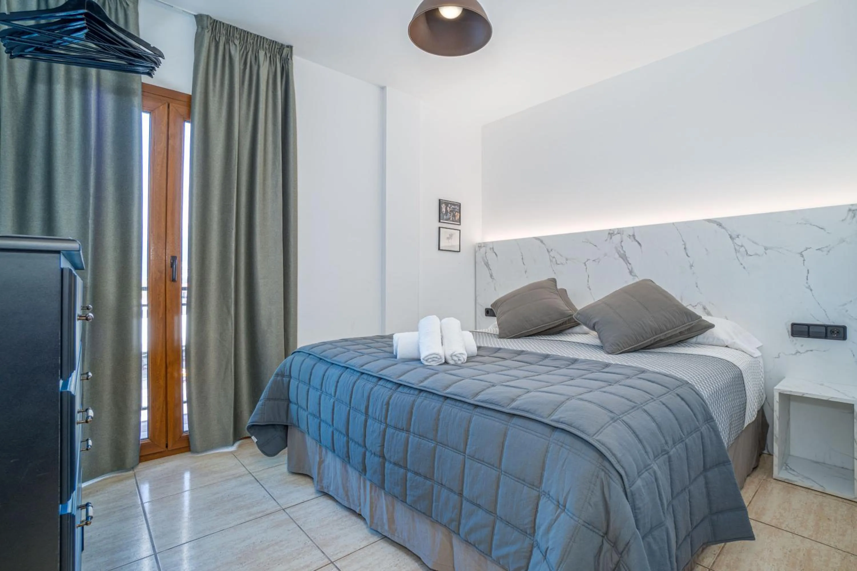 Balcony/Terrace, Bed in Hotel Montmar