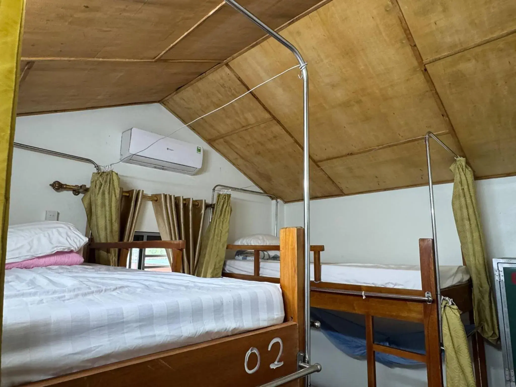 Bed in 6-Bed Mixed Dormitory Room in Tam Coc River View Homestay Bed in 6-Bed Mixed Dormitory Room in Tam Coc River View Homestay