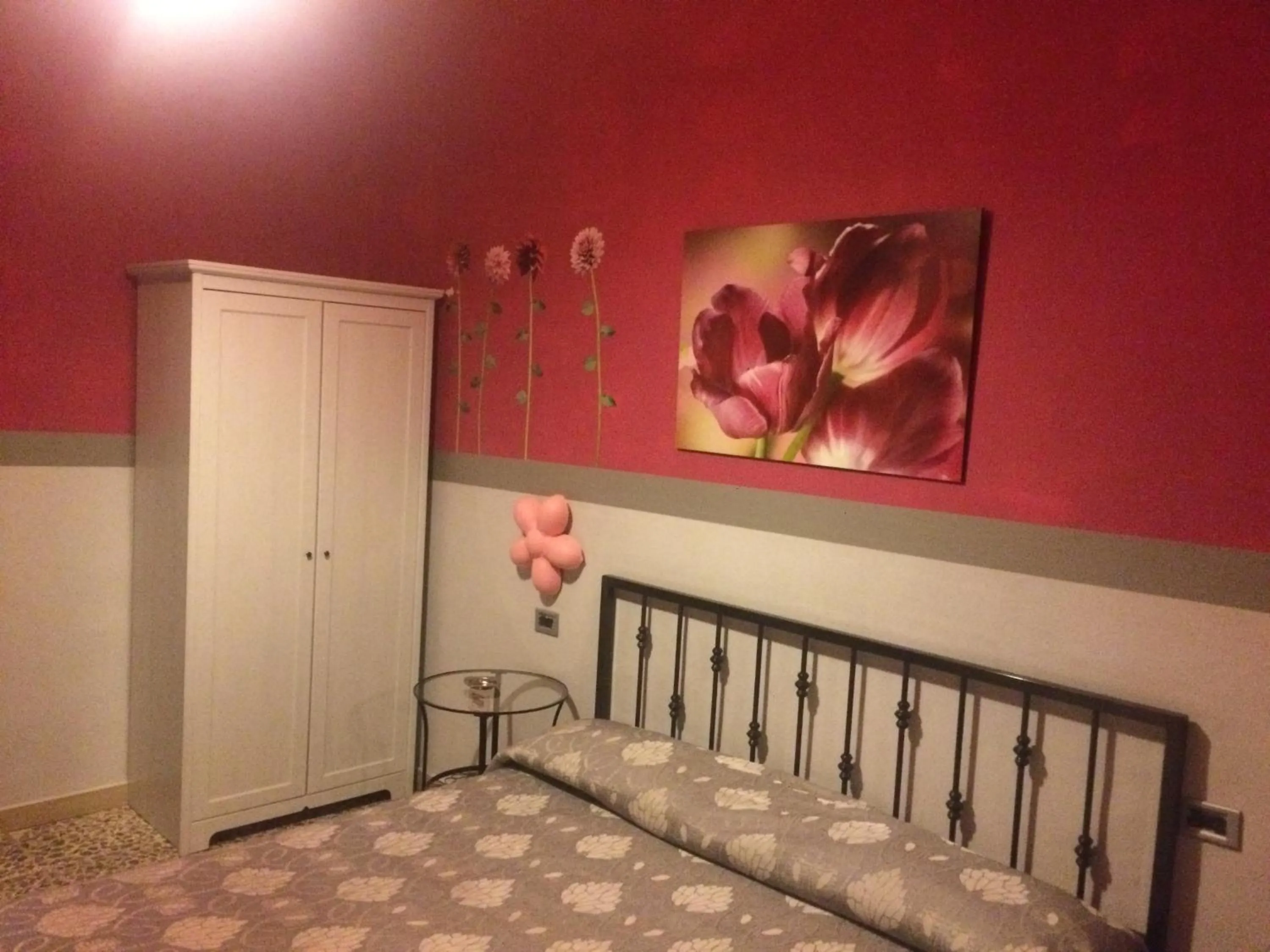 Decorative detail, Bed in Hotel Primavera