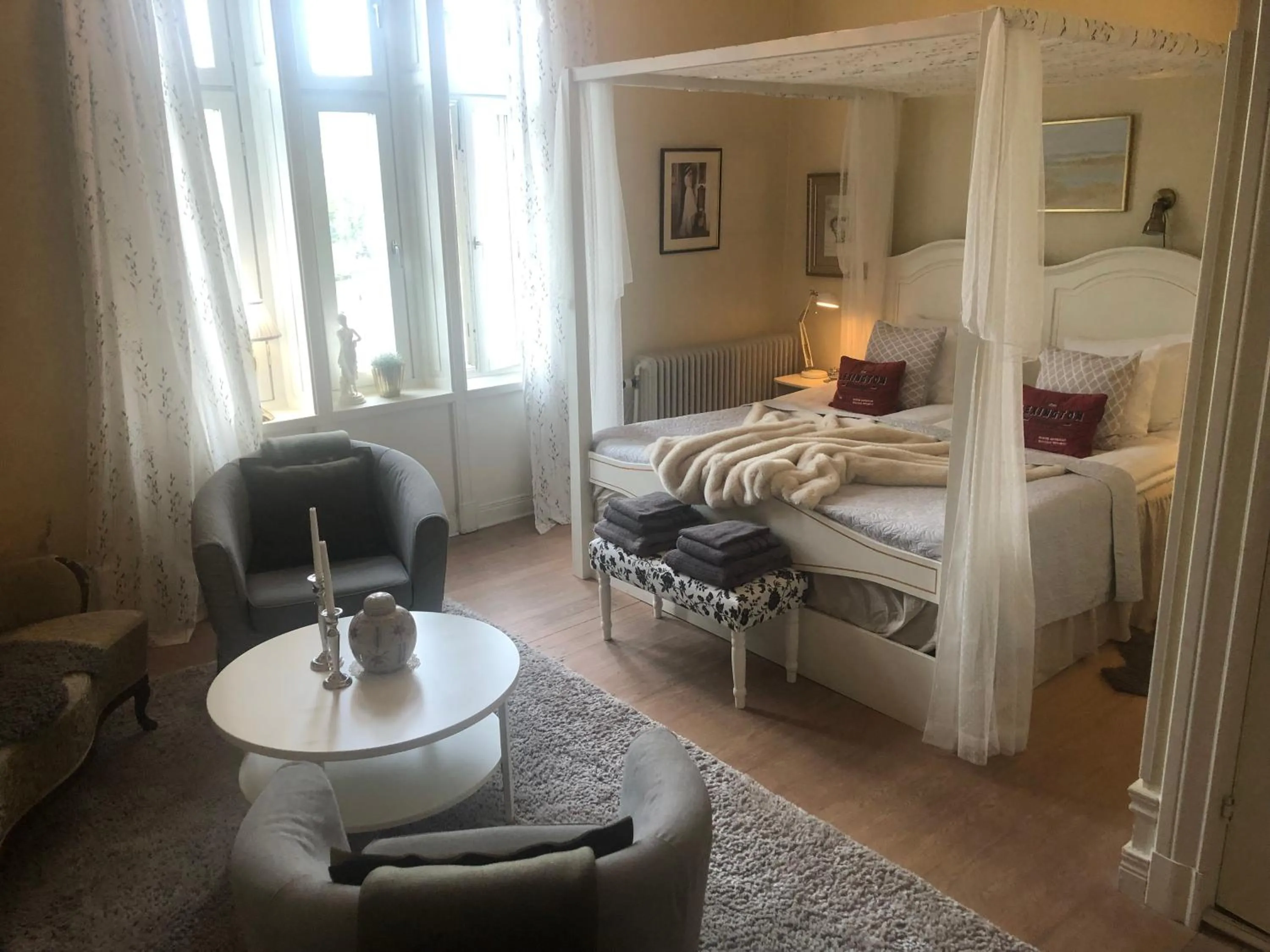 Photo of the whole room, Bed in Strand Hotel