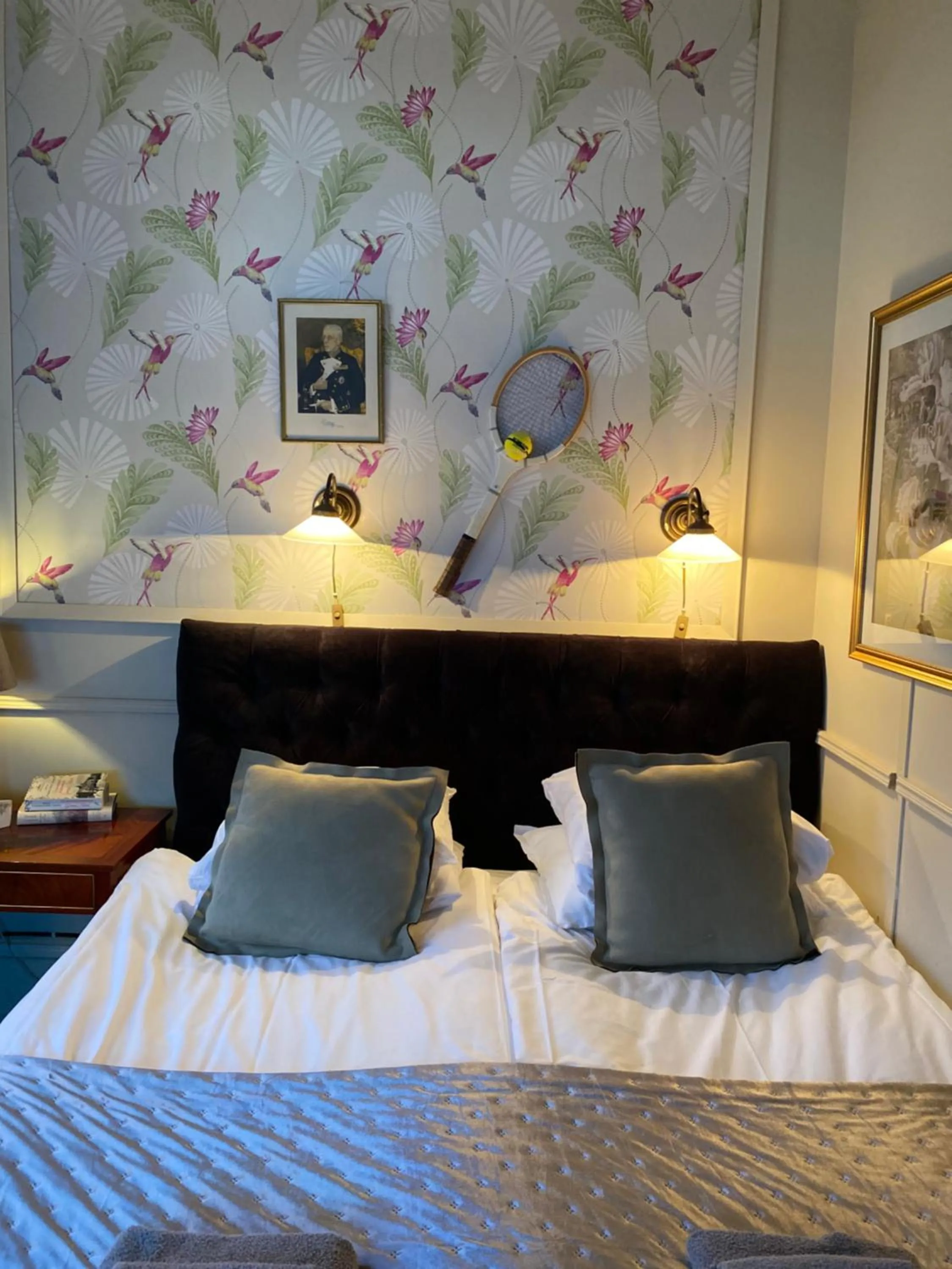 Photo of the whole room, Bed in Strand Hotel