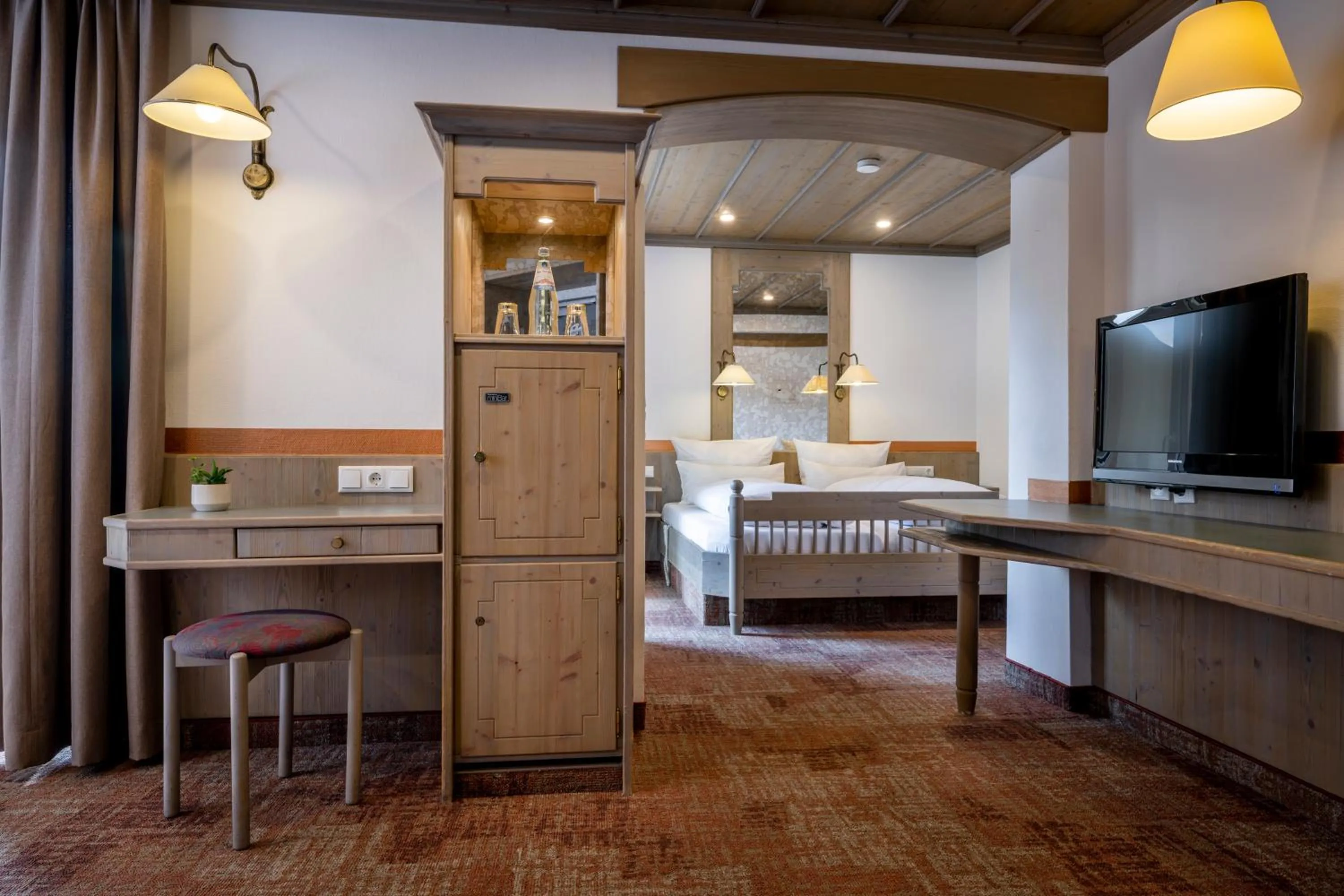 Living room, Bed in Hotel Promenade