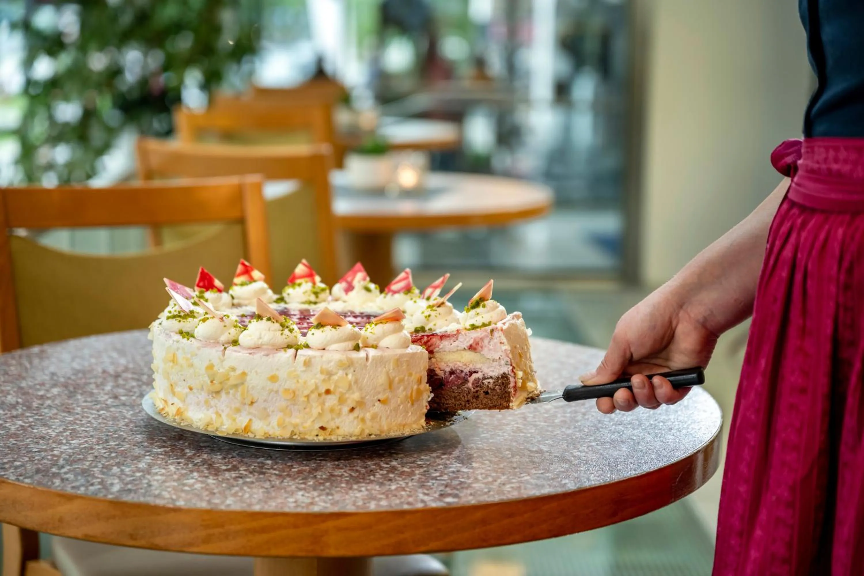 Restaurant/places to eat in Hotel Promenade