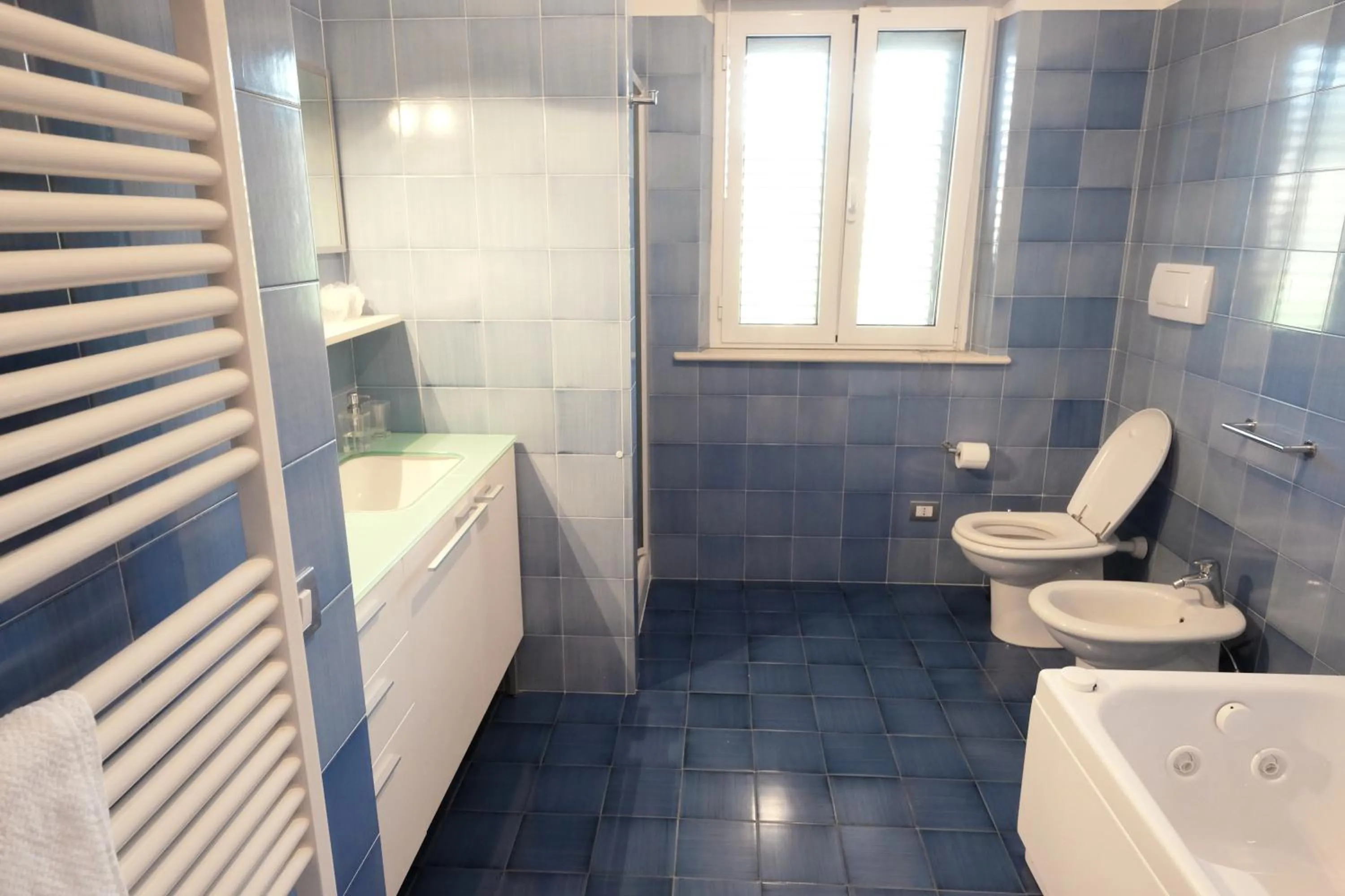 Bathroom in Vistazzurra B&B