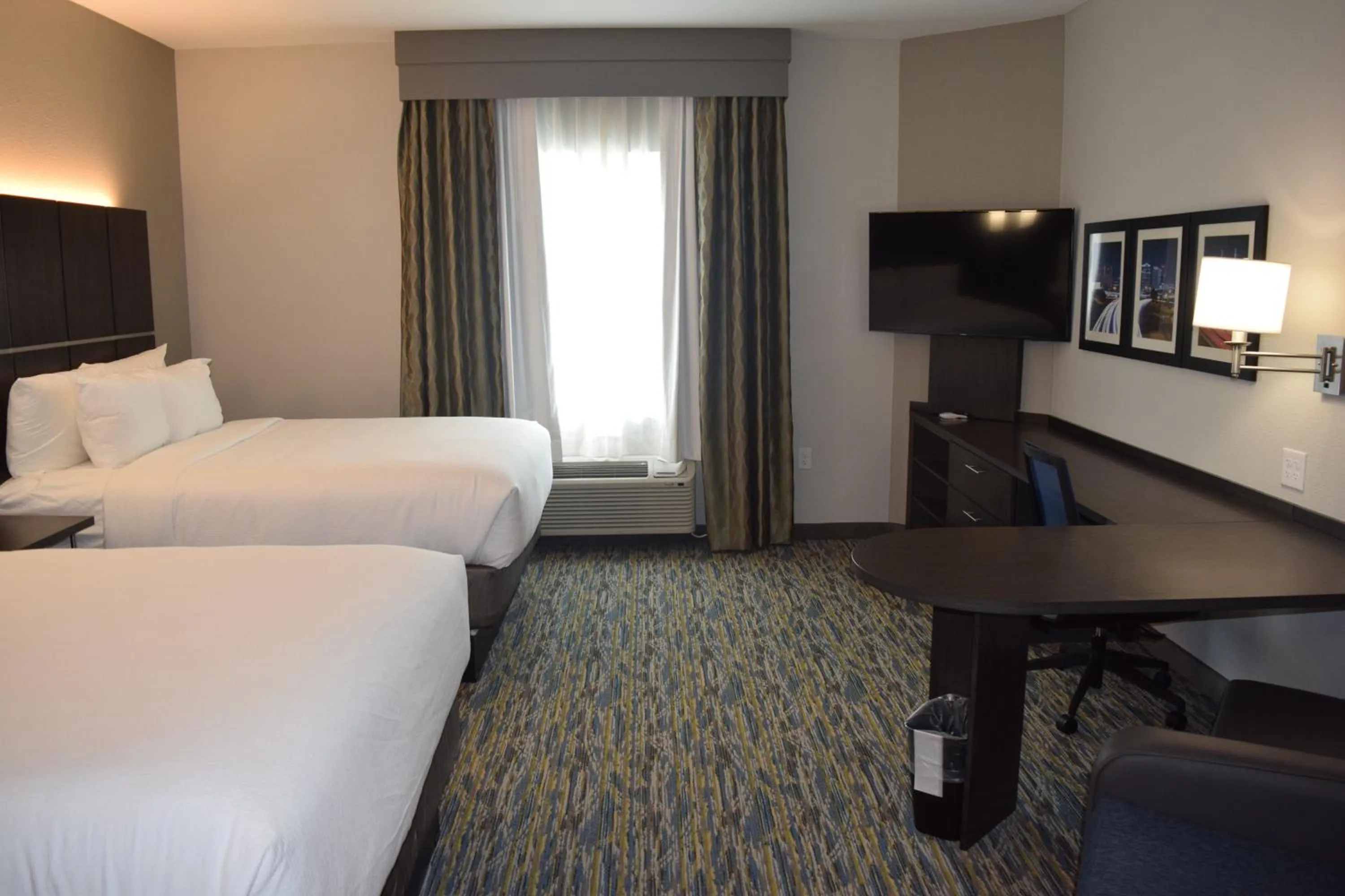 Photo of the whole room, Bed in Candlewood Suites - Nashville Metro Center by IHG